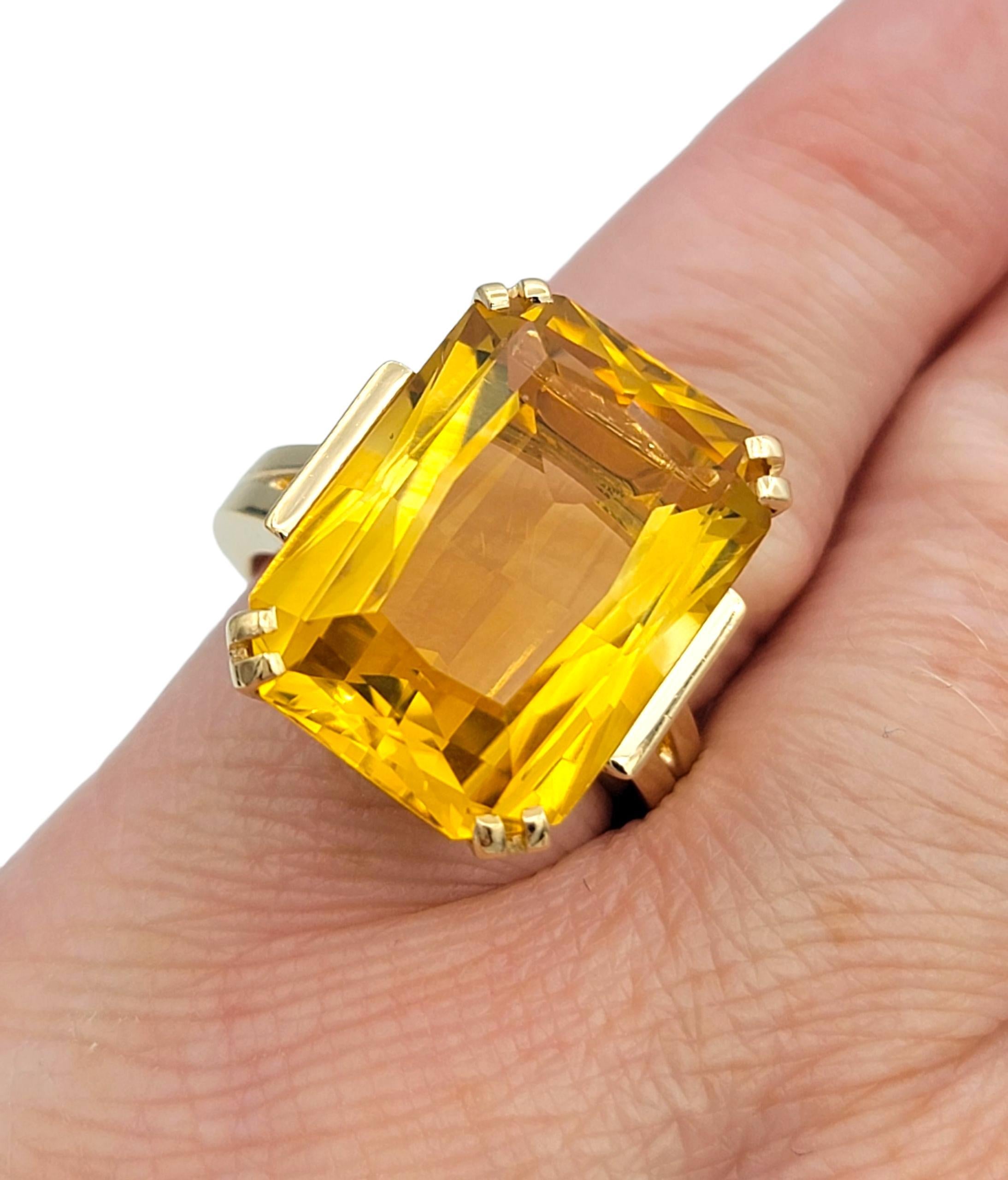 12,23 Karat Smaragdschliff Citrin Cocktail Ring in 14 Karat Gelbgold im Angebot 3