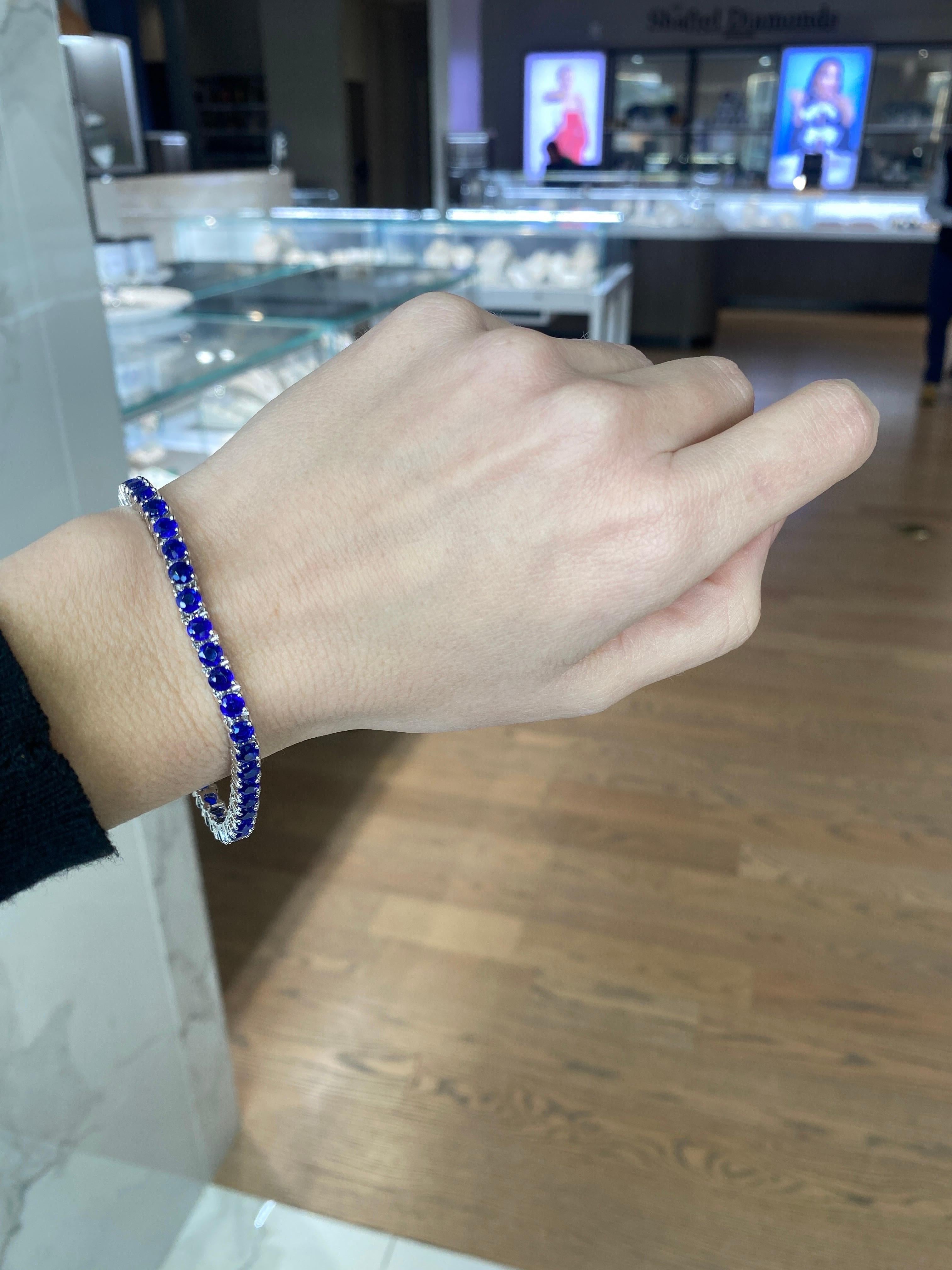 12.23 Carat Total Weight Bright Cobalt Blue Spinel 18 Karat White Gold Bracelet For Sale 10