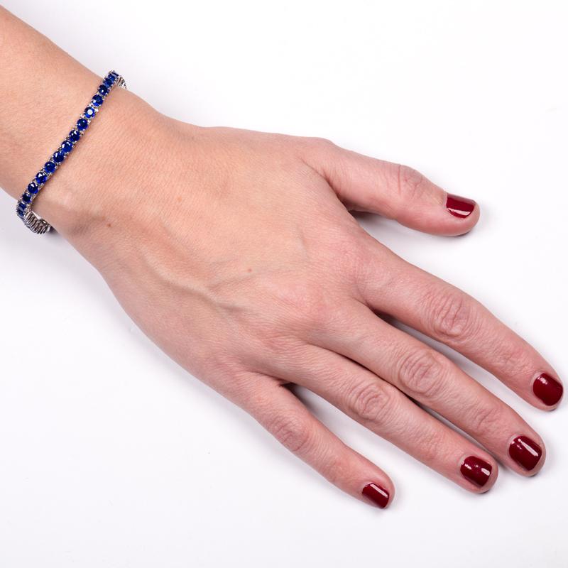 Round Cut 12.23 Carat Total Weight Bright Cobalt Blue Spinel 18 Karat White Gold Bracelet For Sale