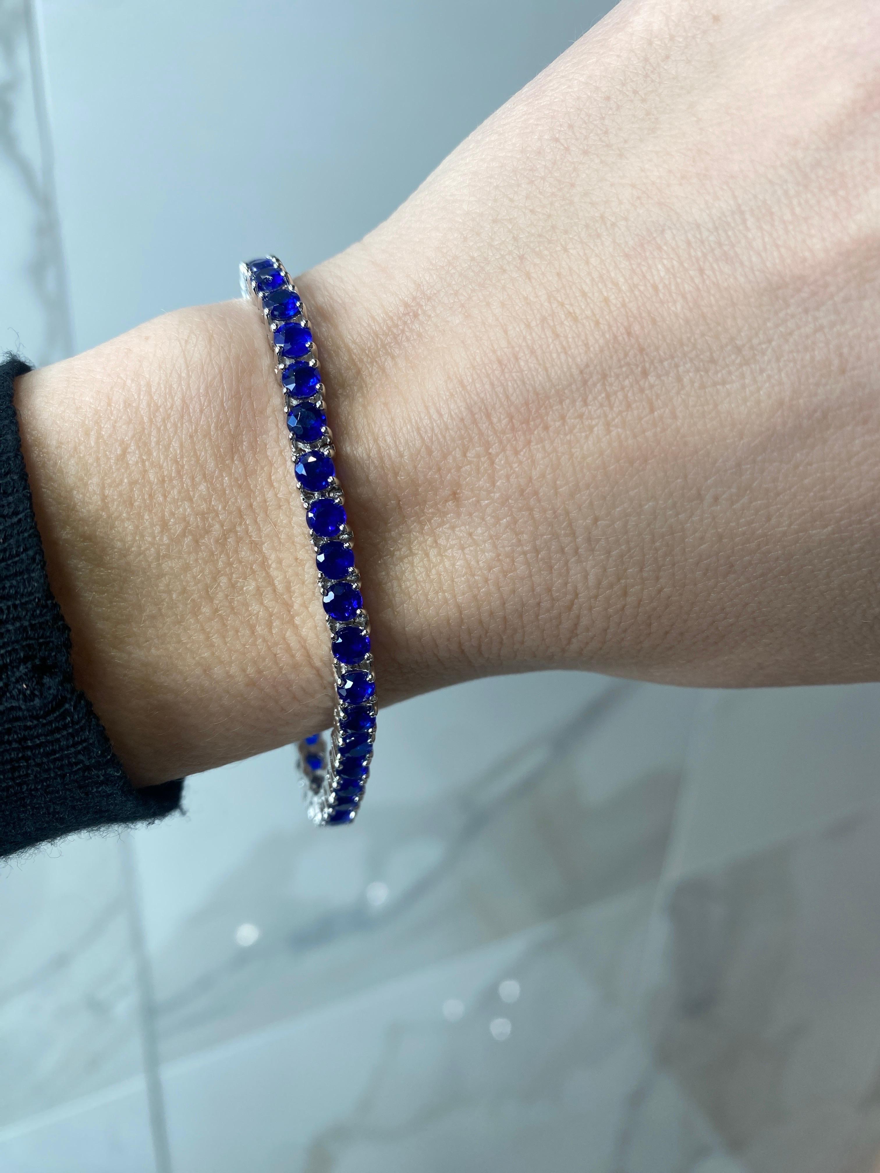 Women's or Men's 12.23 Carat Total Weight Bright Cobalt Blue Spinel 18 Karat White Gold Bracelet For Sale