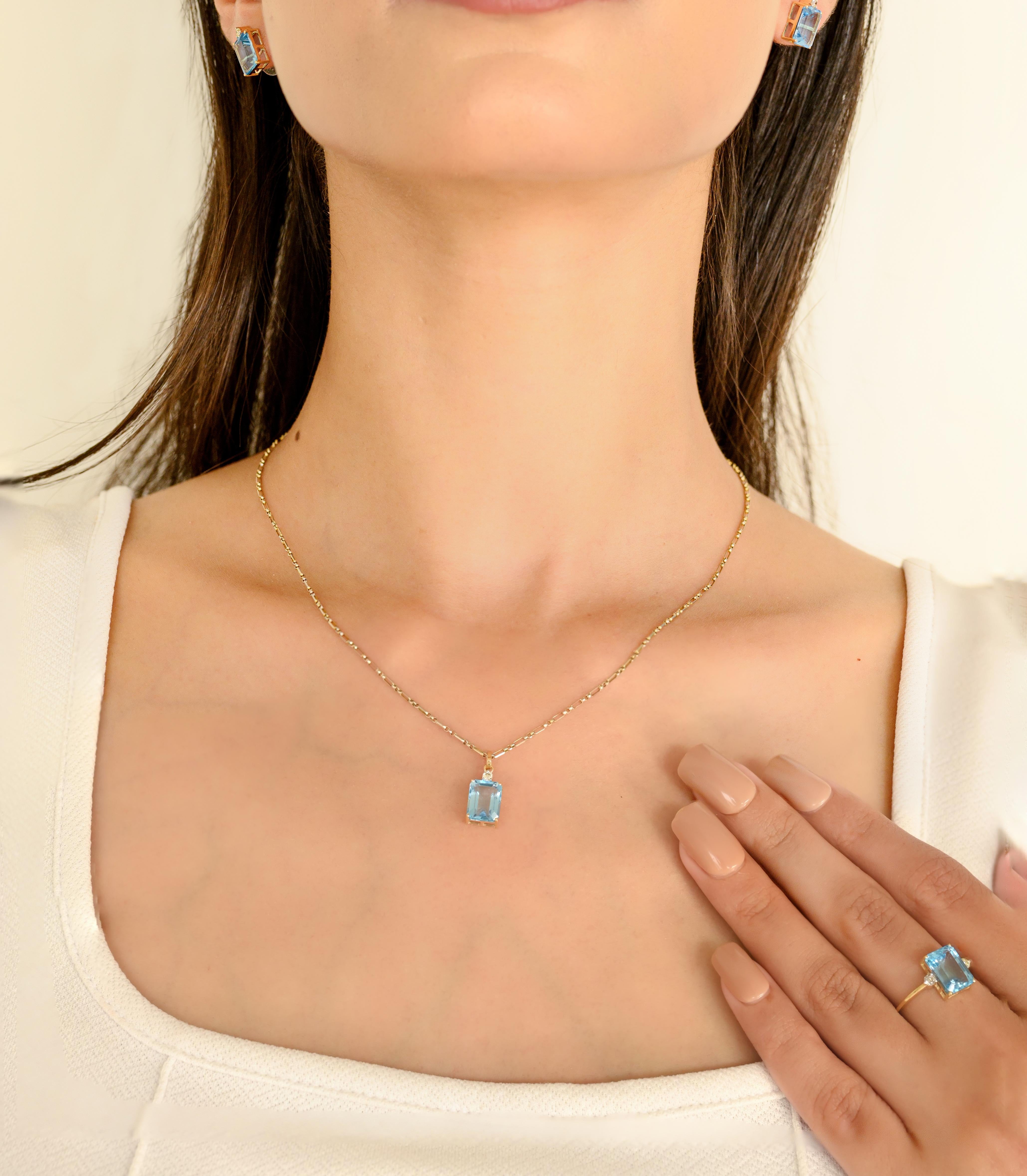 12.23 CTW Blue Topaz Diamond Ring Pendant Earrings Set in 18k Yellow Gold For Sale 4