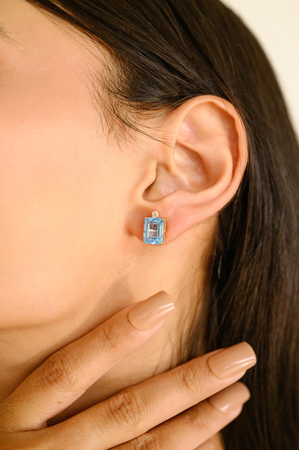 Women's 12.23 CTW Blue Topaz Diamond Ring Pendant Earrings Set in 18k Yellow Gold For Sale
