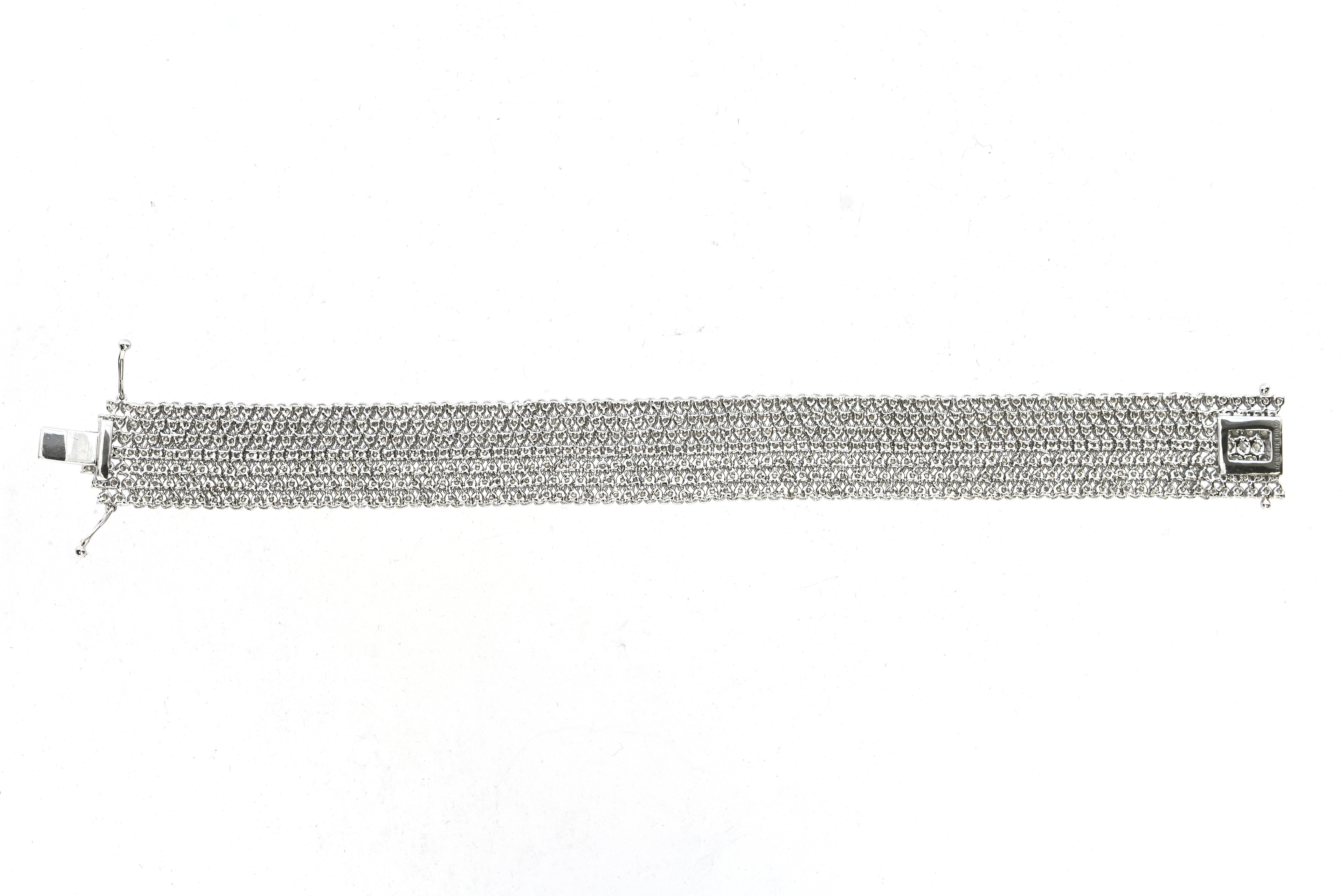 10.99 Carat Seven-Row White Diamond Velvet Bracelet In New Condition In New York, NY