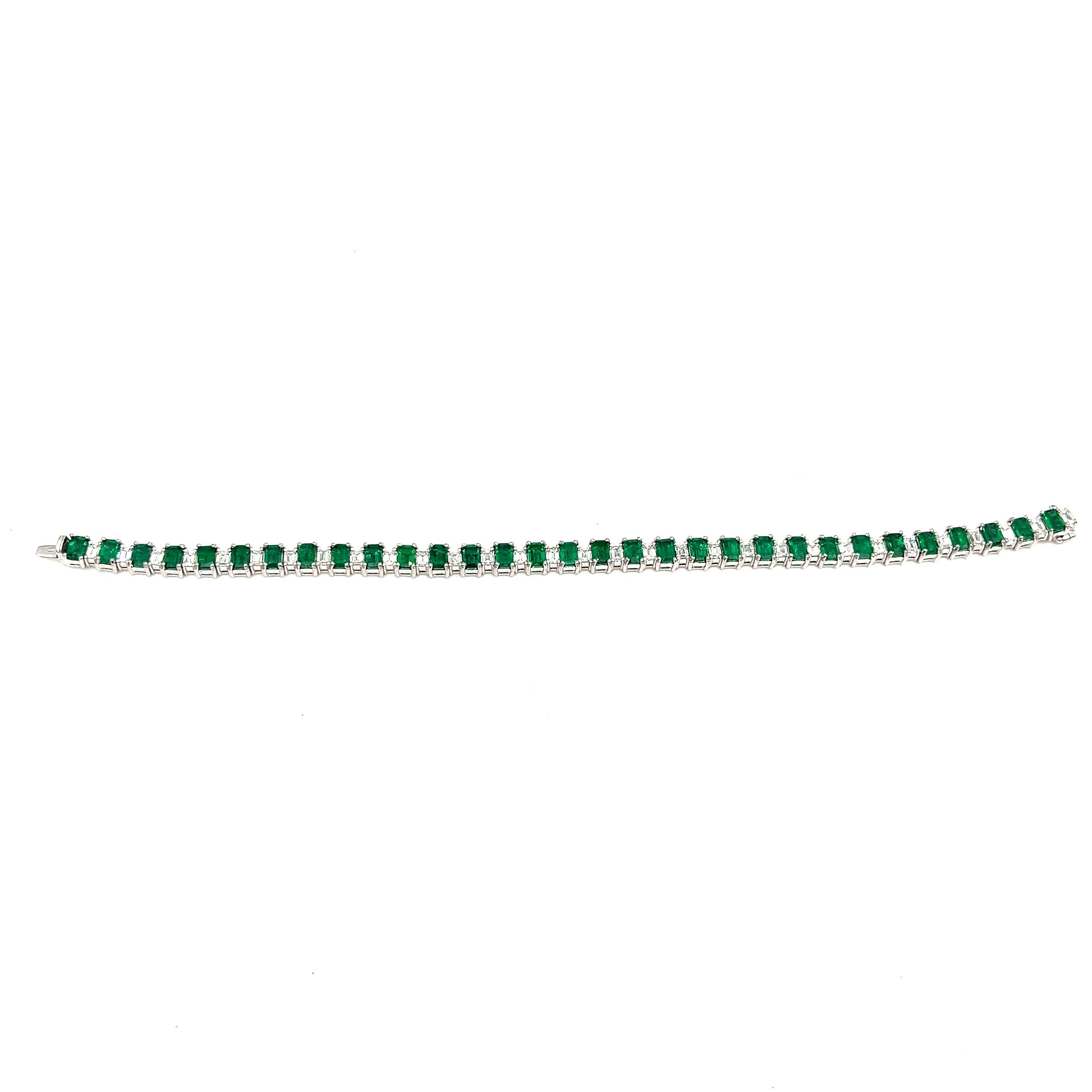 This bracelet features 31 natural emerald cut emeralds weighing 8.75 ct. The bracelet also features 31 baguette-shaped diamonds weighing 3.50 ct and are graded E/F in color and VVS2/VS1 in clarity. The bracelet is 7 inches long and is set in