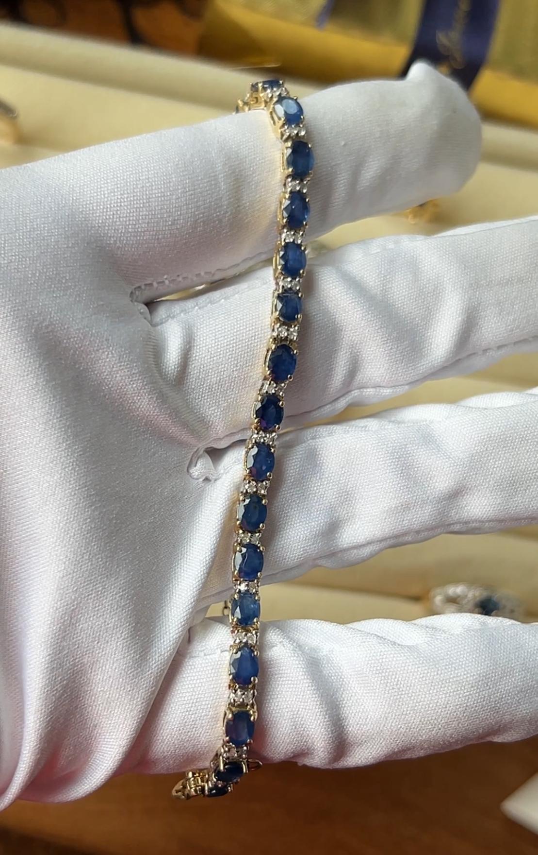 Contemporain Bracelet de tennis en or jaune 14k avec saphir bleu et diamant 12,25 TCW en vente