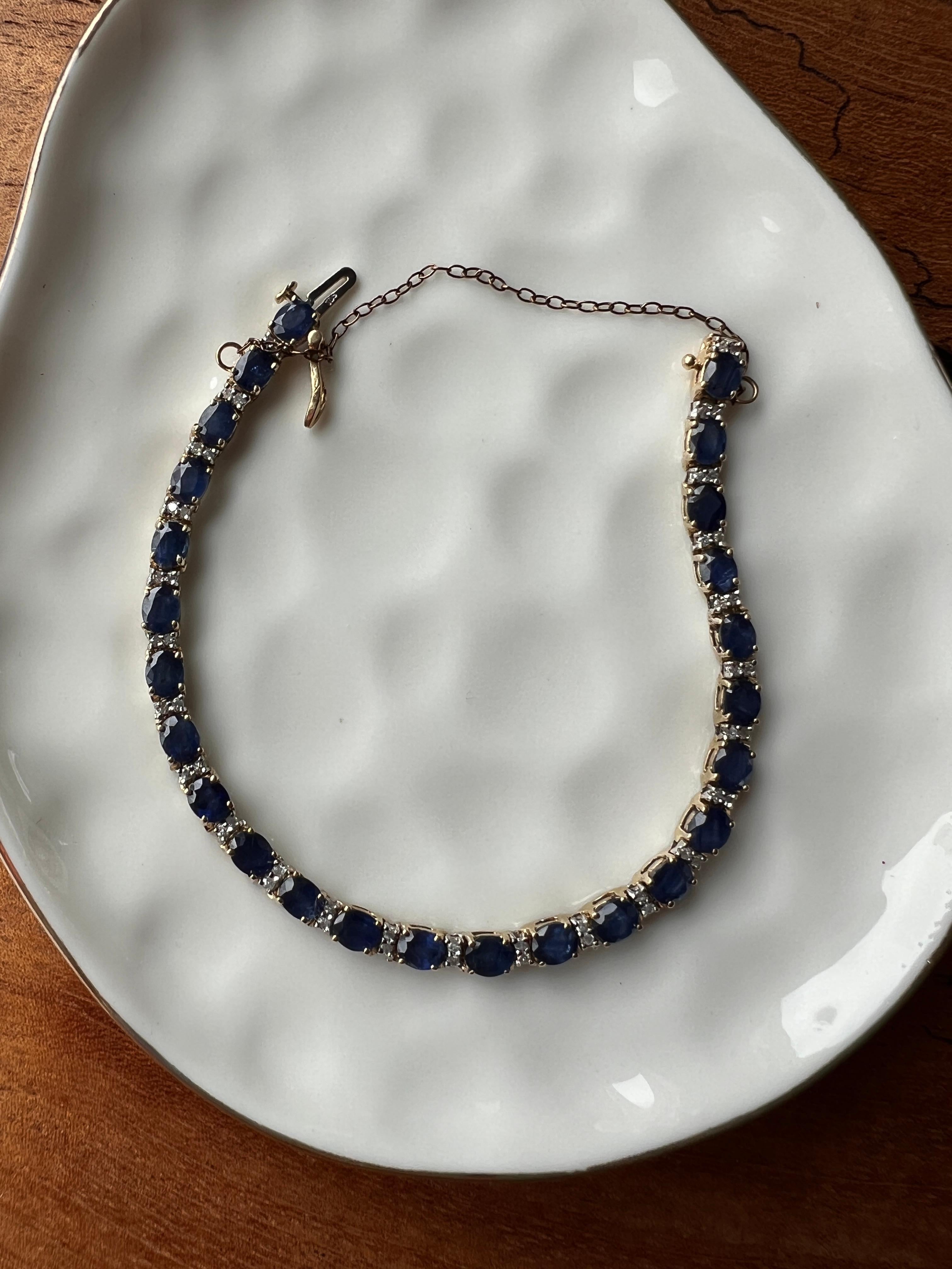 Taille ovale Bracelet de tennis en or jaune 14k avec saphir bleu et diamant 12,25 TCW en vente
