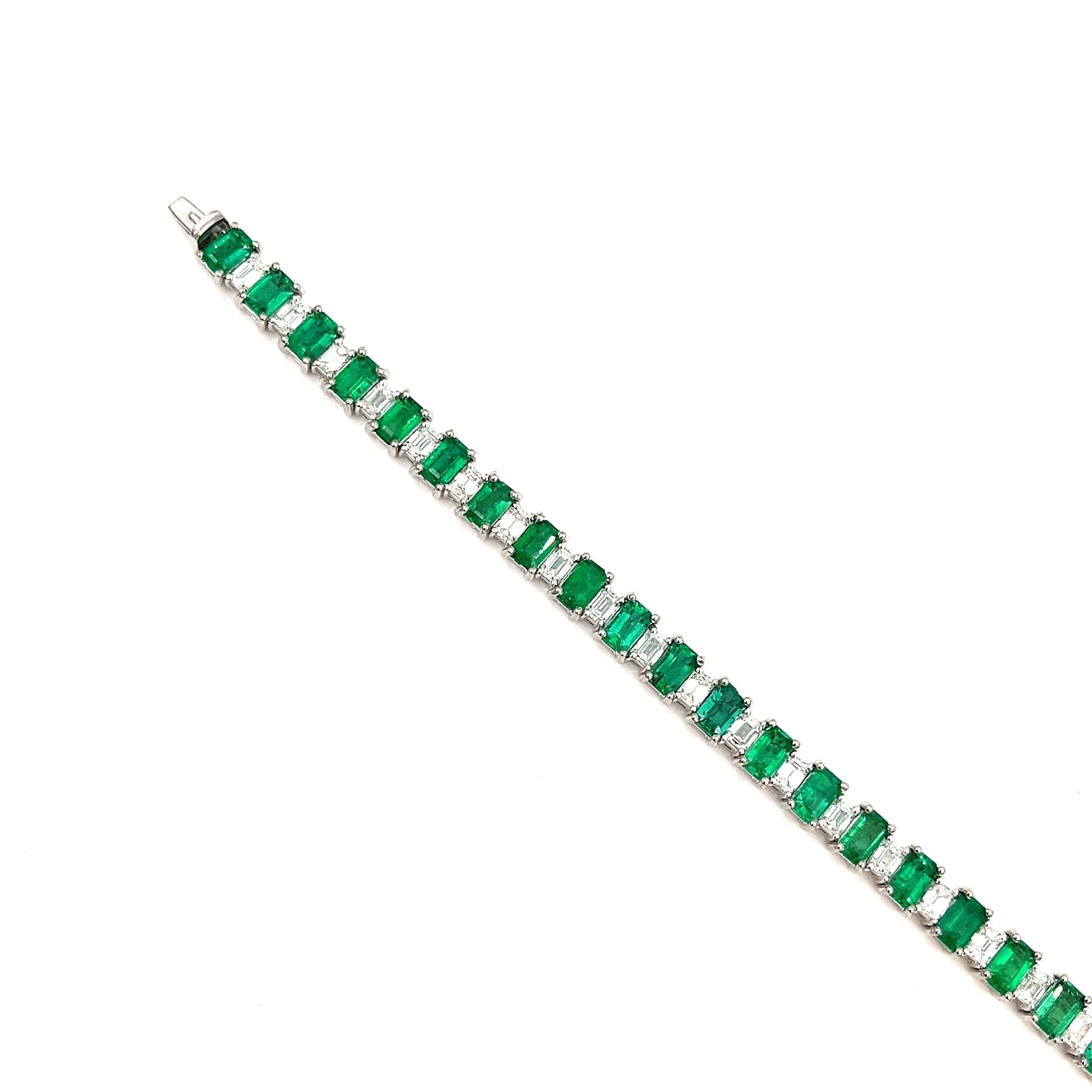 Emerald Cut 12.26 ct Natural Emerald & Diamond Bracelet For Sale