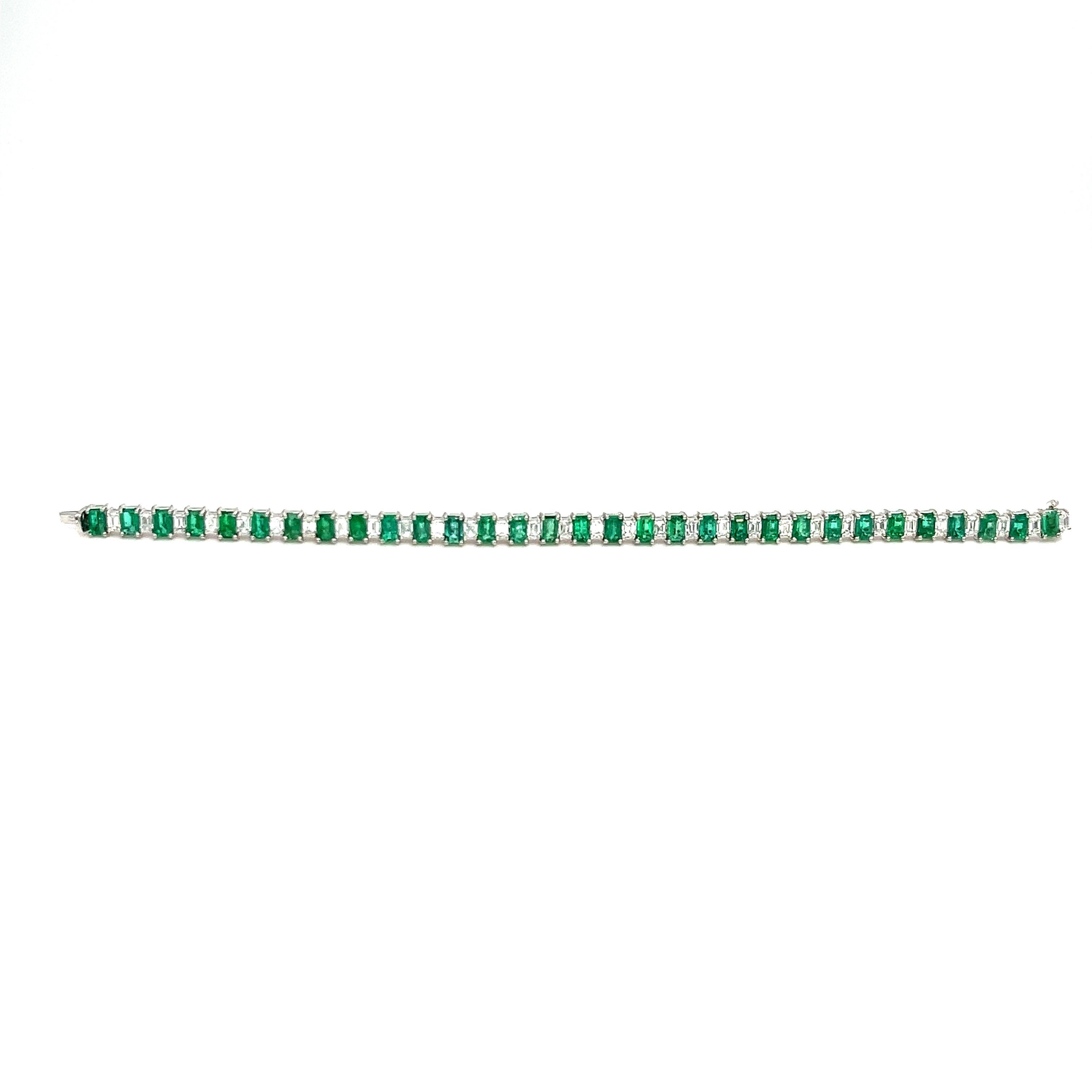 12.26 ct Natural Emerald & Diamond Bracelet In New Condition For Sale In Chicago, IL