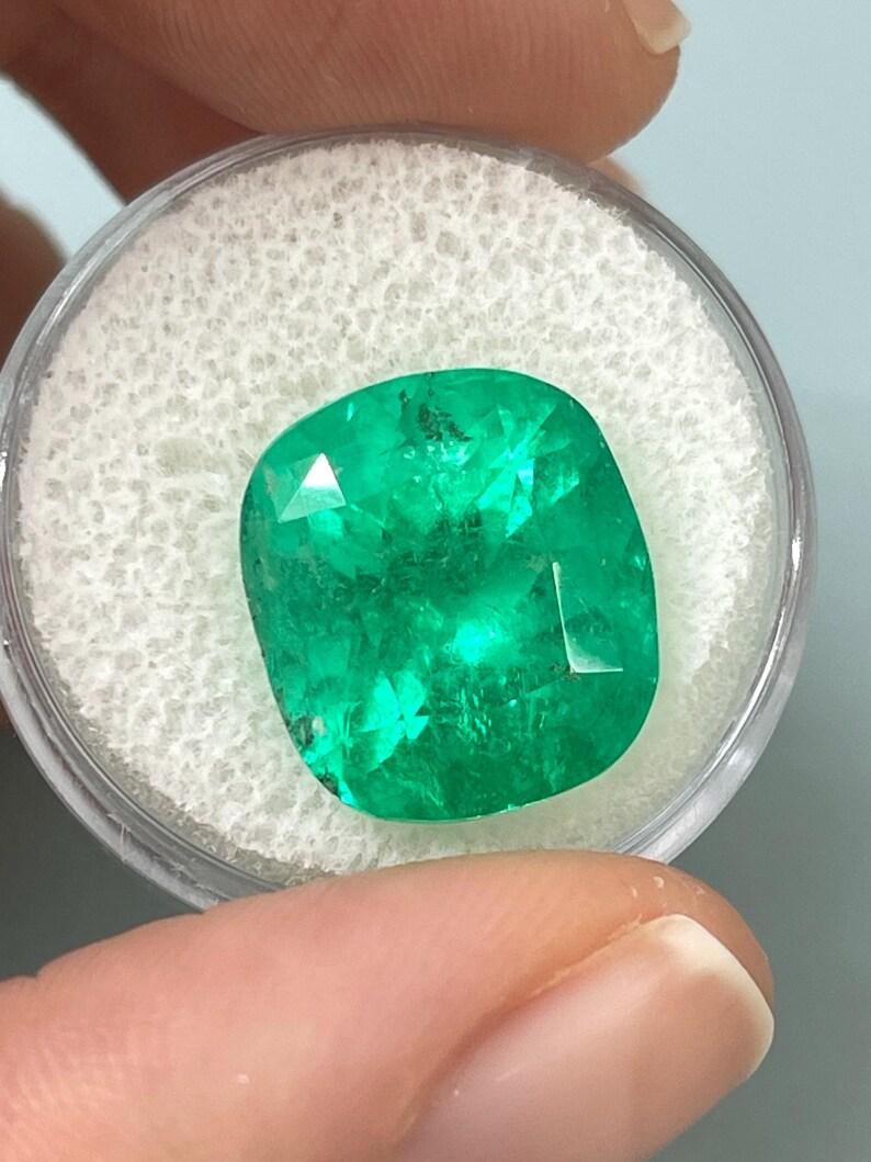 12.27 Carat Muzo Yellowish Green Colombian Emerald - Cushion Cut May Birthstone In New Condition For Sale In Jupiter, FL