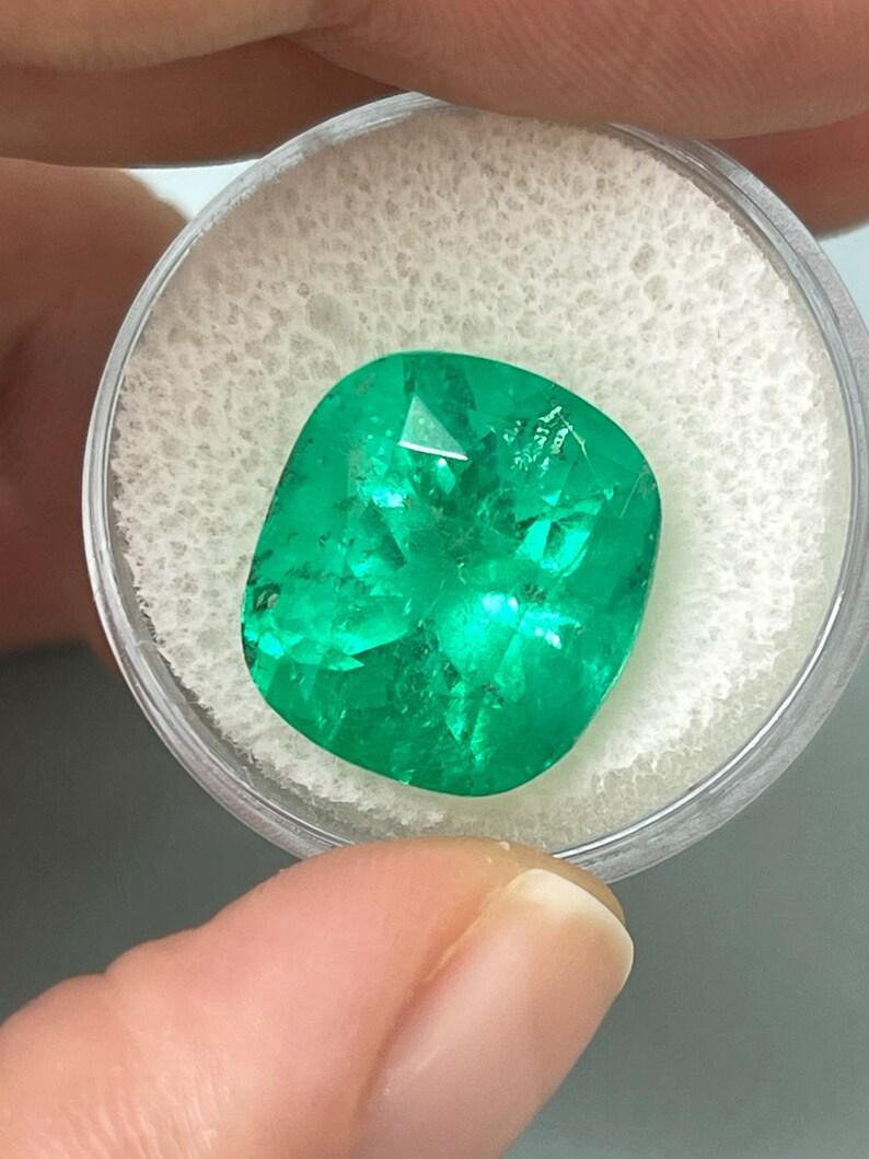 Women's 12.27 Carat Muzo Yellowish Green Colombian Emerald - Cushion Cut May Birthstone For Sale
