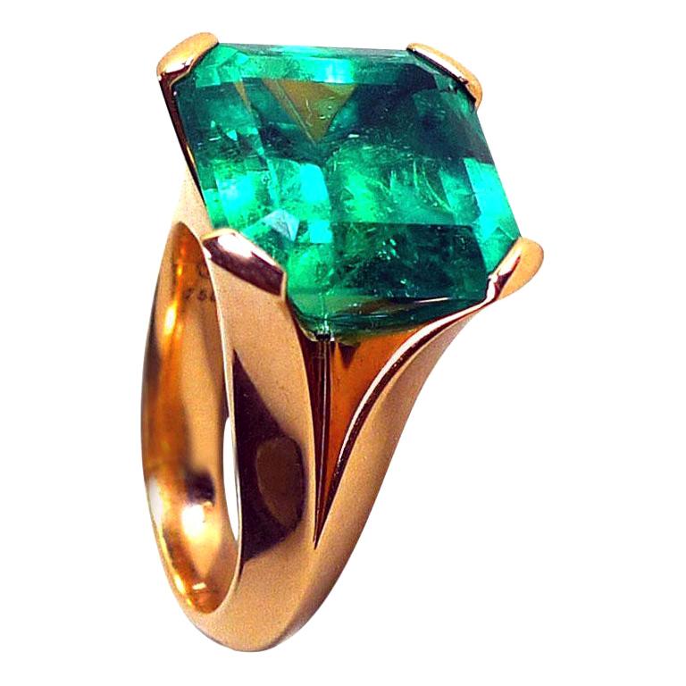 12.27 Carat Natural Colombian Emerald Rose Gold Cocktail Ring For Sale
