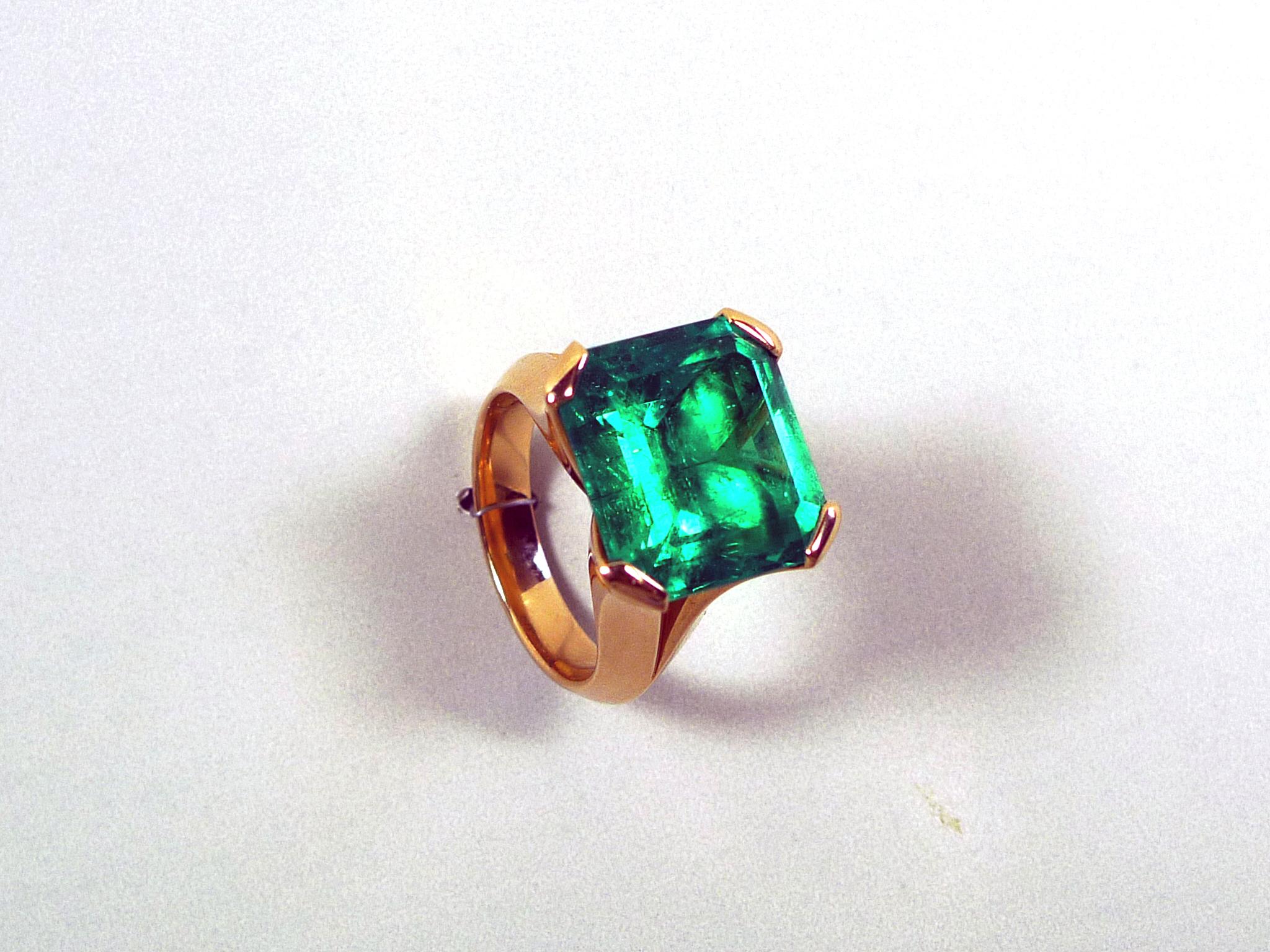 Emerald Cut 12.27 Carat Natural Colombian Emerald Rose Gold Cocktail Ring For Sale