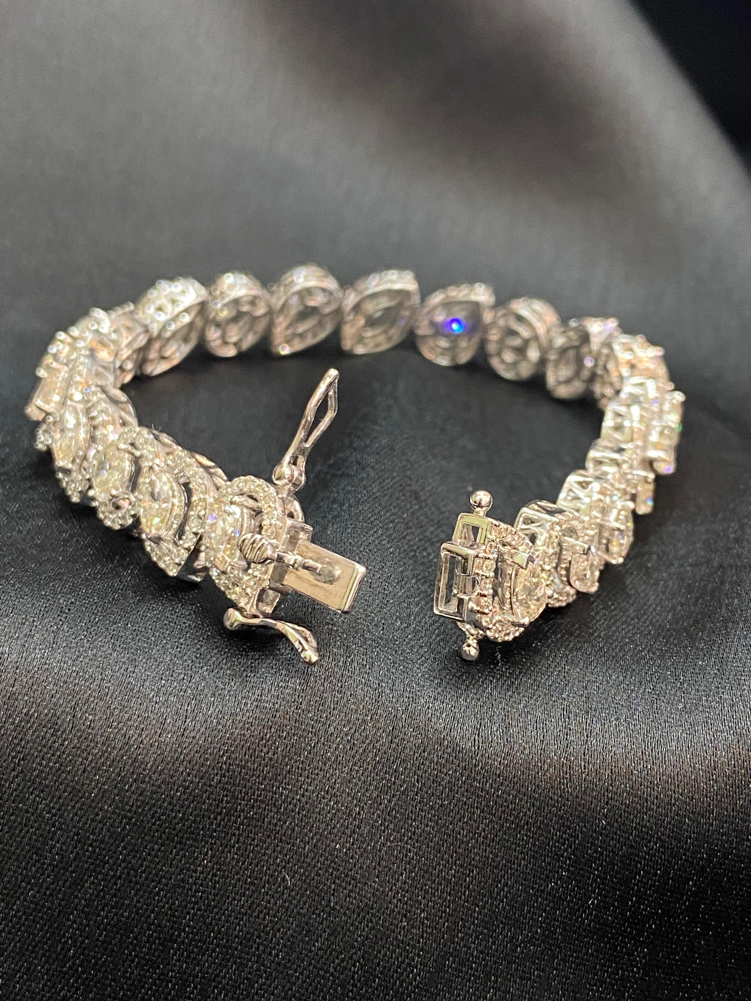  12.28Cts Pear Marquise Oval Heart Round Shape Diamonds Tennis Bracelet 14K Gold In New Condition For Sale In Massafra, IT