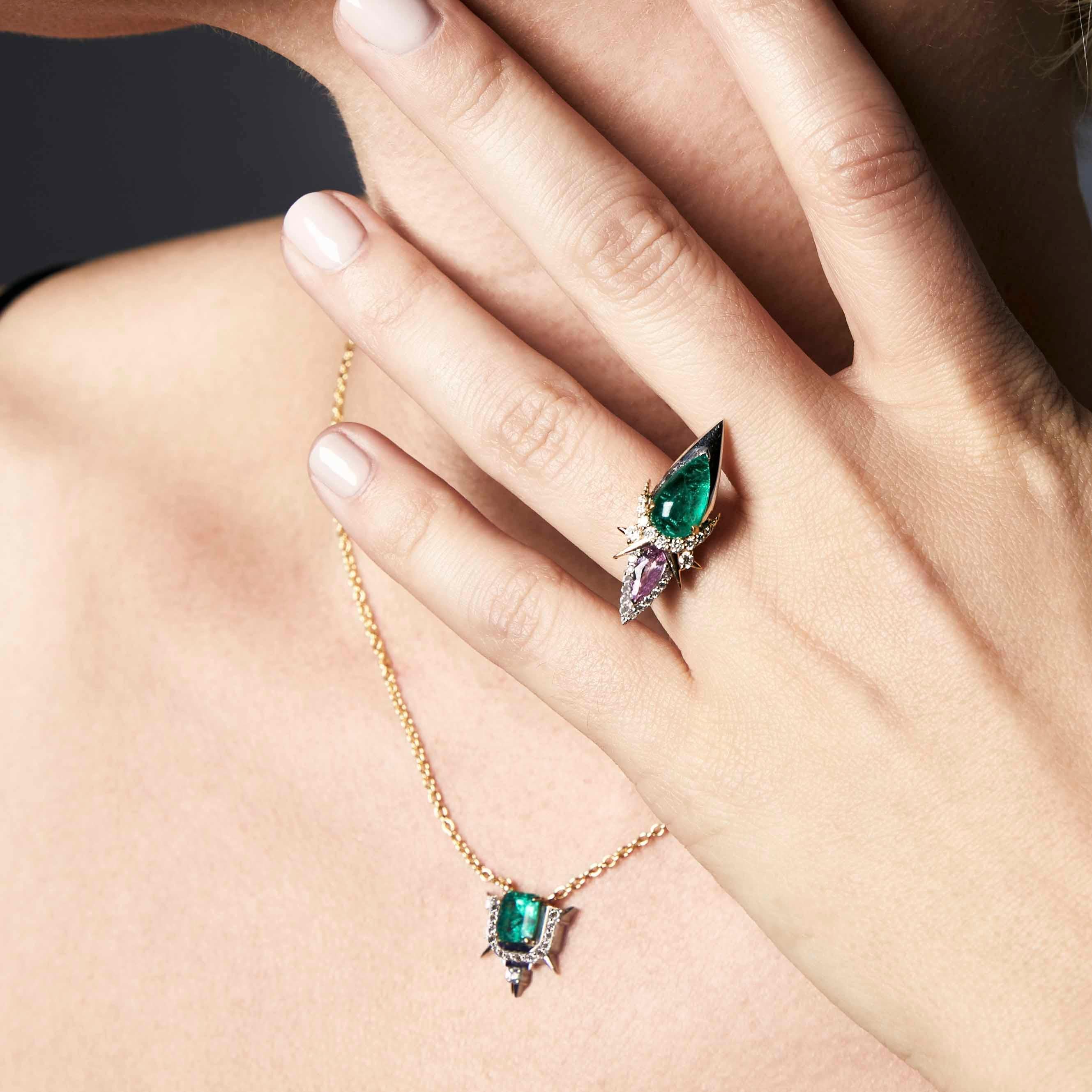 Modern 1.22ct Emerald Cut Muzo Colombian Emerald & Diamond Spike Pendant Necklace For Sale