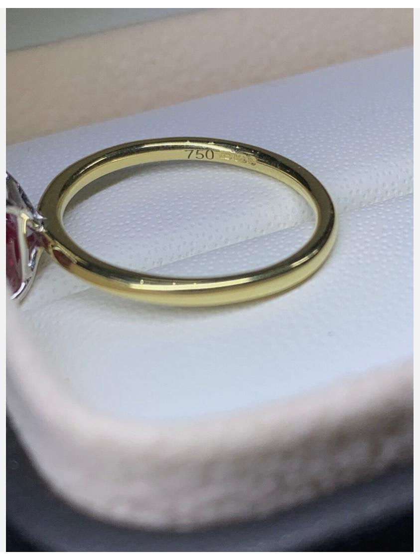 De las mujeres Anillo de compromiso solitario de oro amarillo de 18 ct con rubí talla esmeralda de 1,22 ct en venta