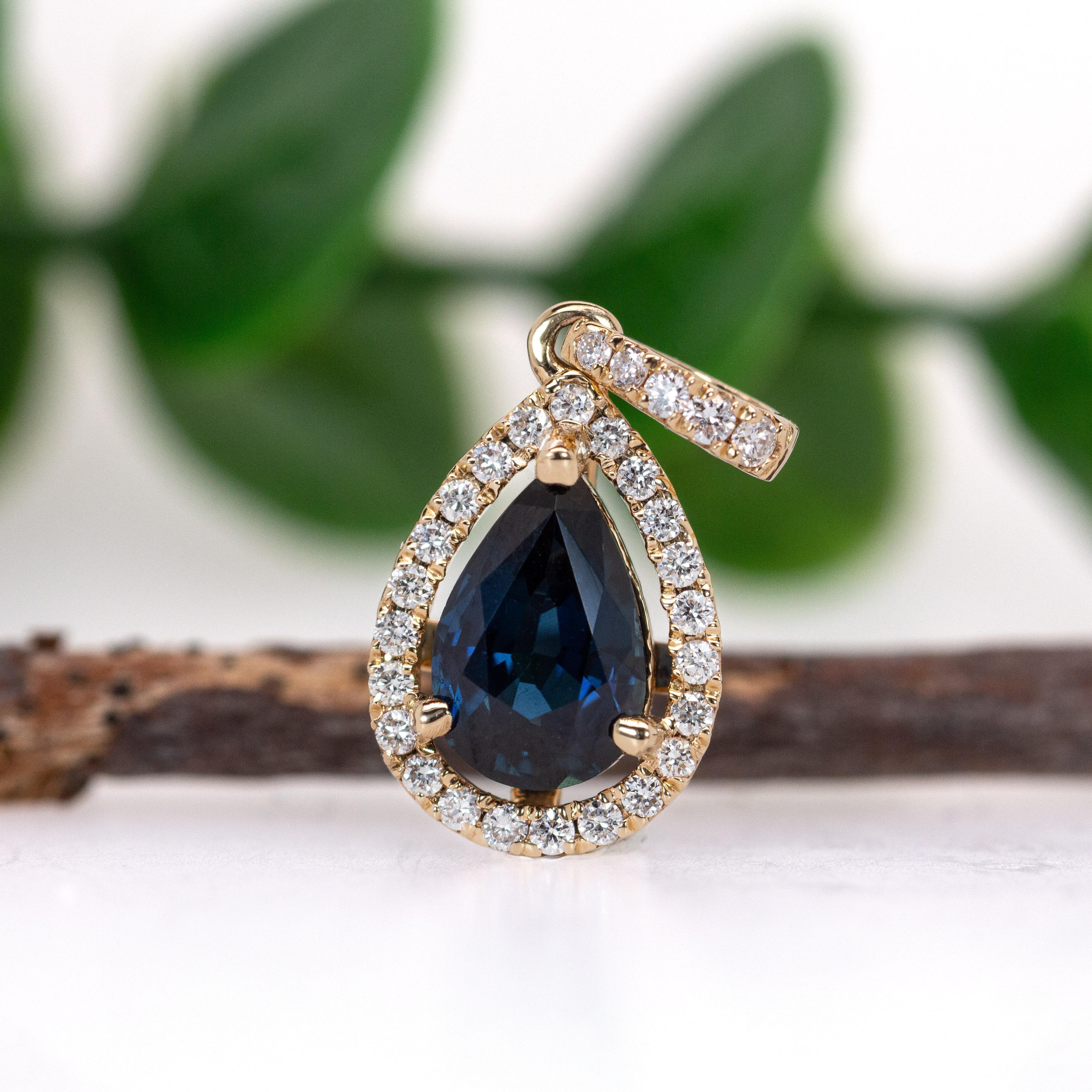 Art Déco Ciondolo con zaffiro di Ceylon da 1,22 carati e diamanti etici in oro massiccio 14K  PE 8x6mm in vendita