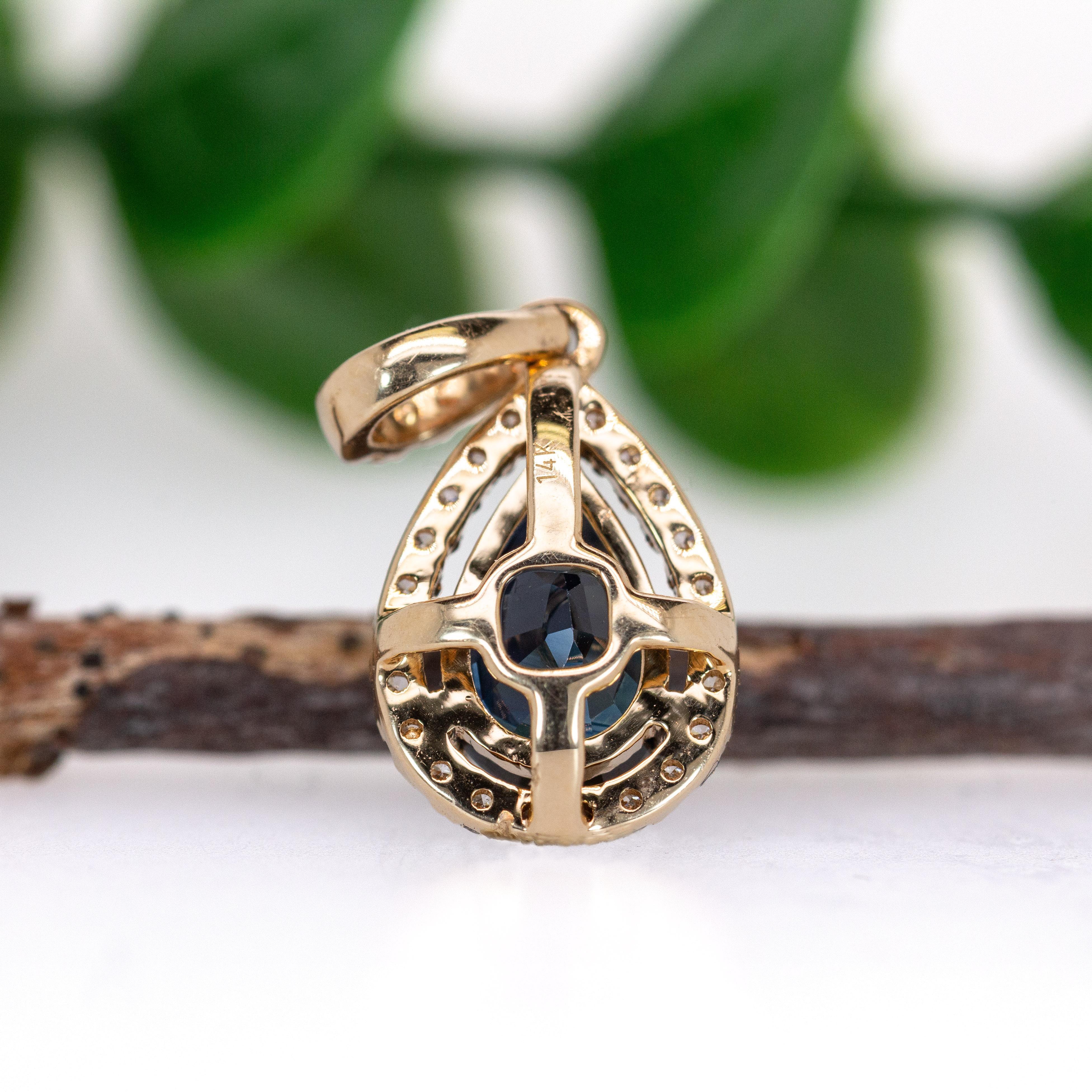 Donna Ciondolo con zaffiro di Ceylon da 1,22 carati e diamanti etici in oro massiccio 14K  PE 8x6mm in vendita