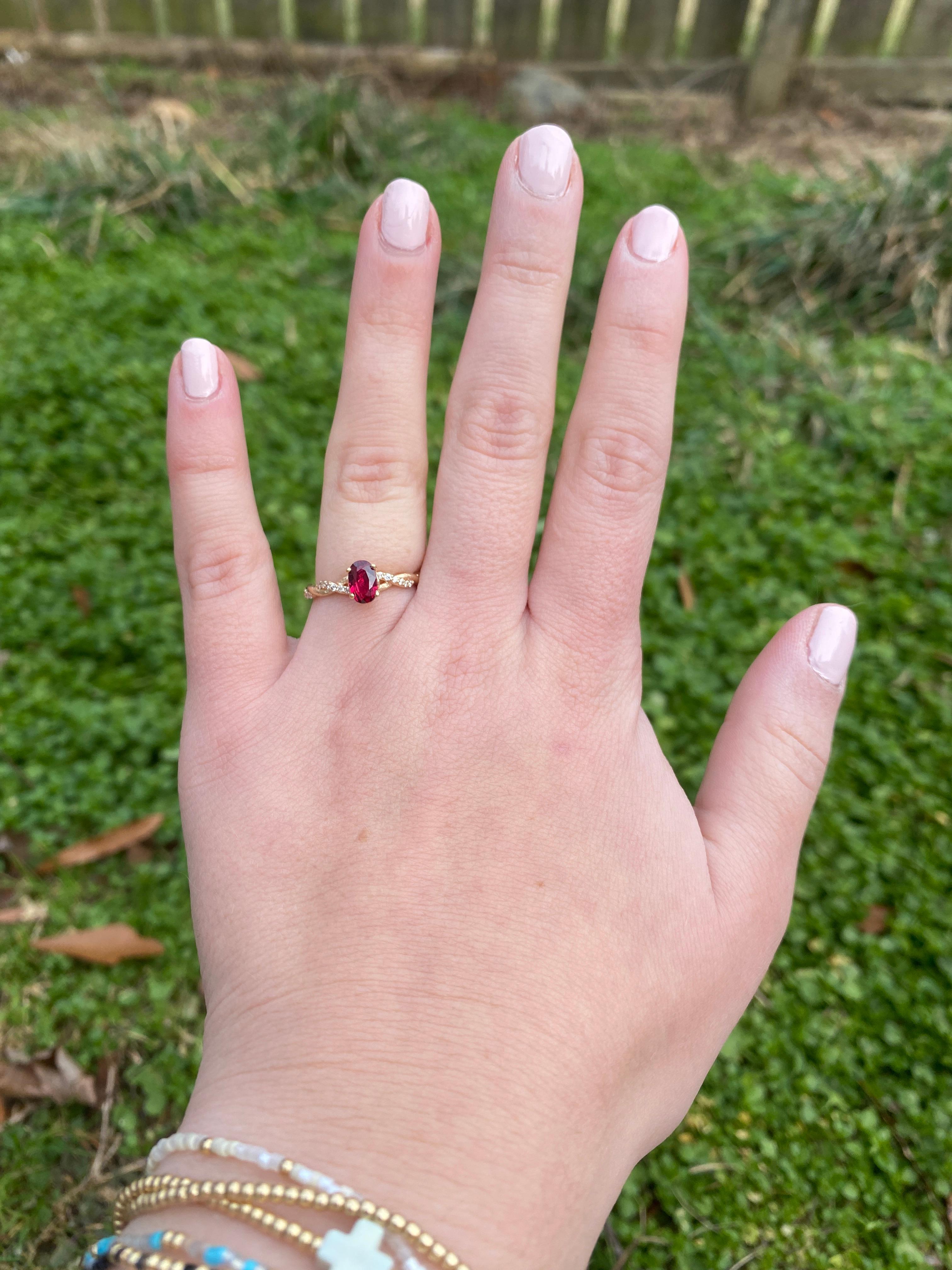 1,22ctw Diamant und Rubin Twisted Ring, 14k Gelbgold, Ringgröße 6 im Angebot 1