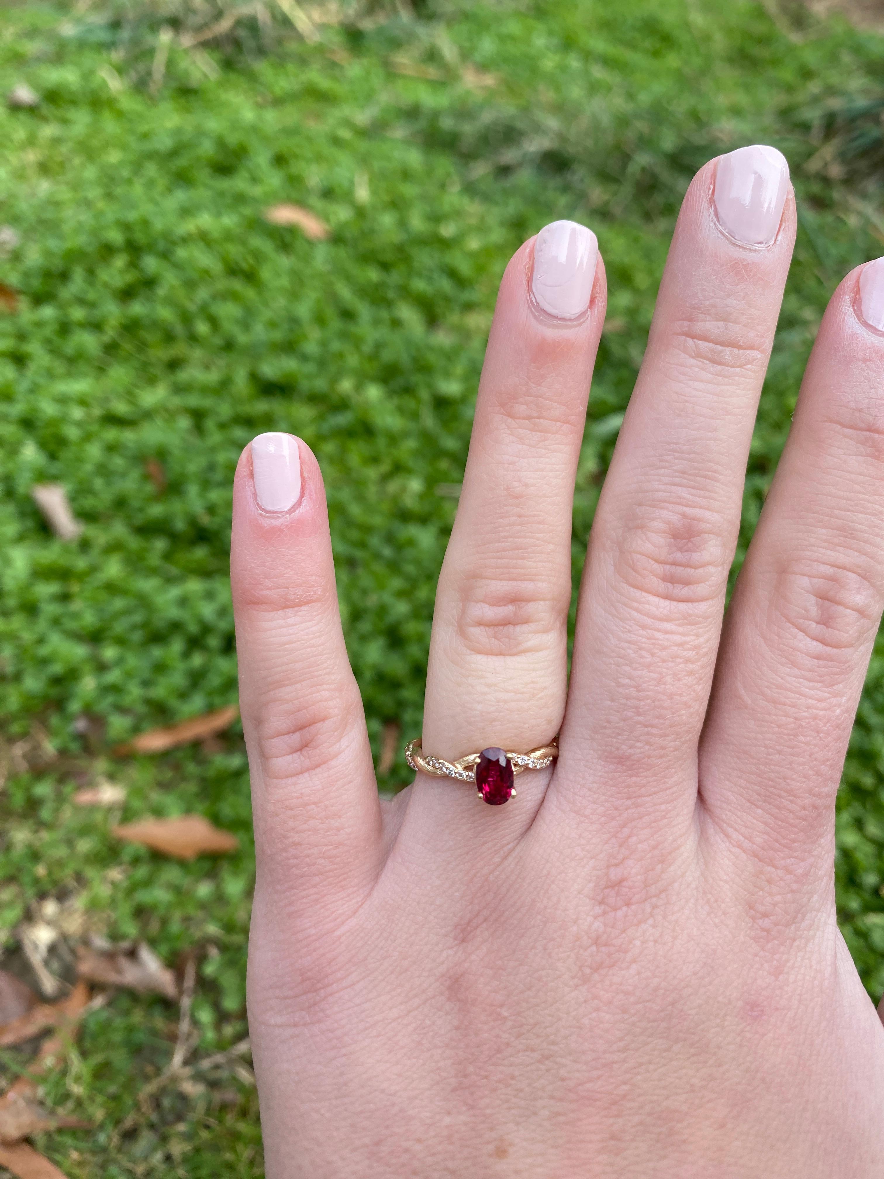 1,22ctw Diamant und Rubin Twisted Ring, 14k Gelbgold, Ringgröße 6 im Angebot 2