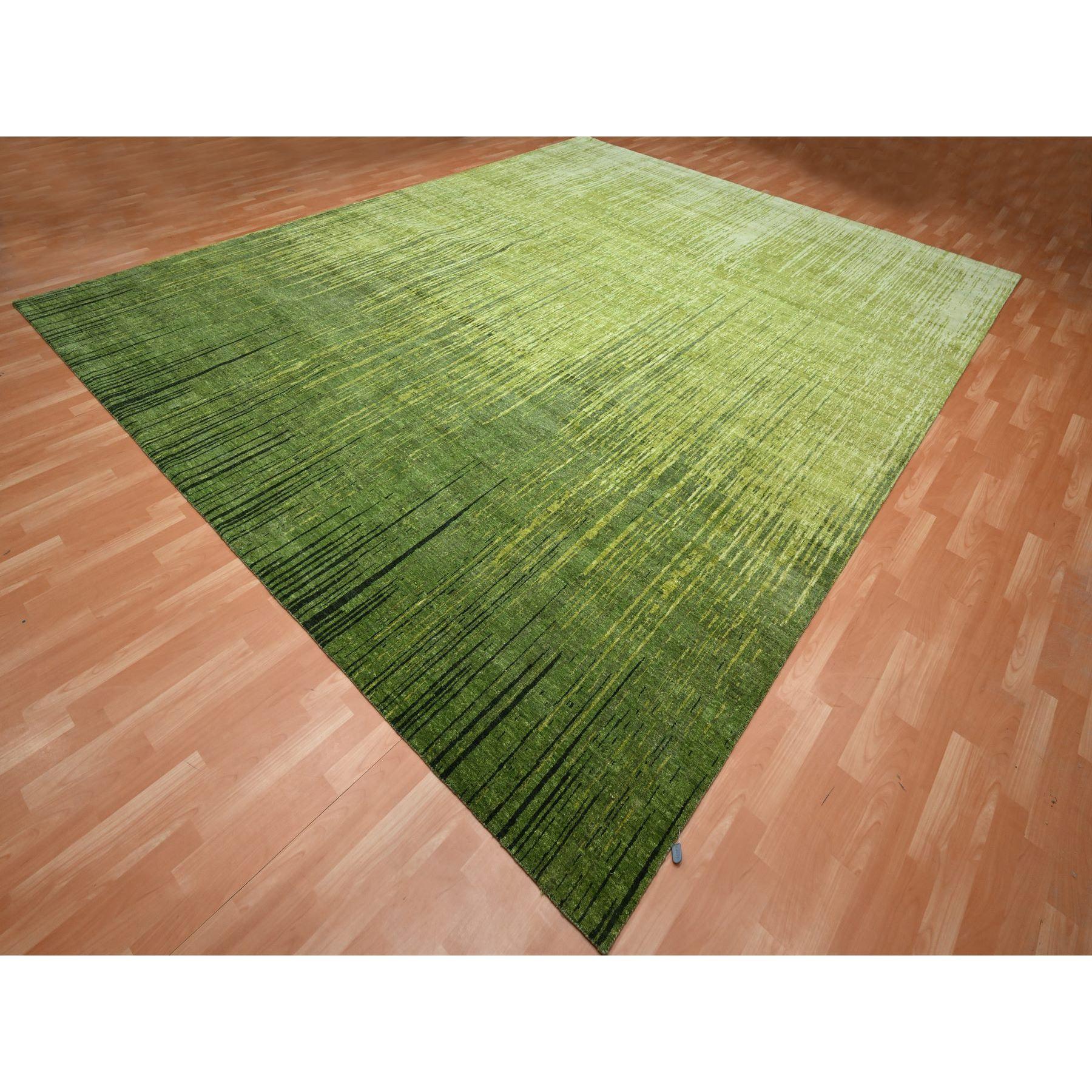 Moderne Tapis oriental surdimensionné vert dégradé vertical, noué à la main 12'2