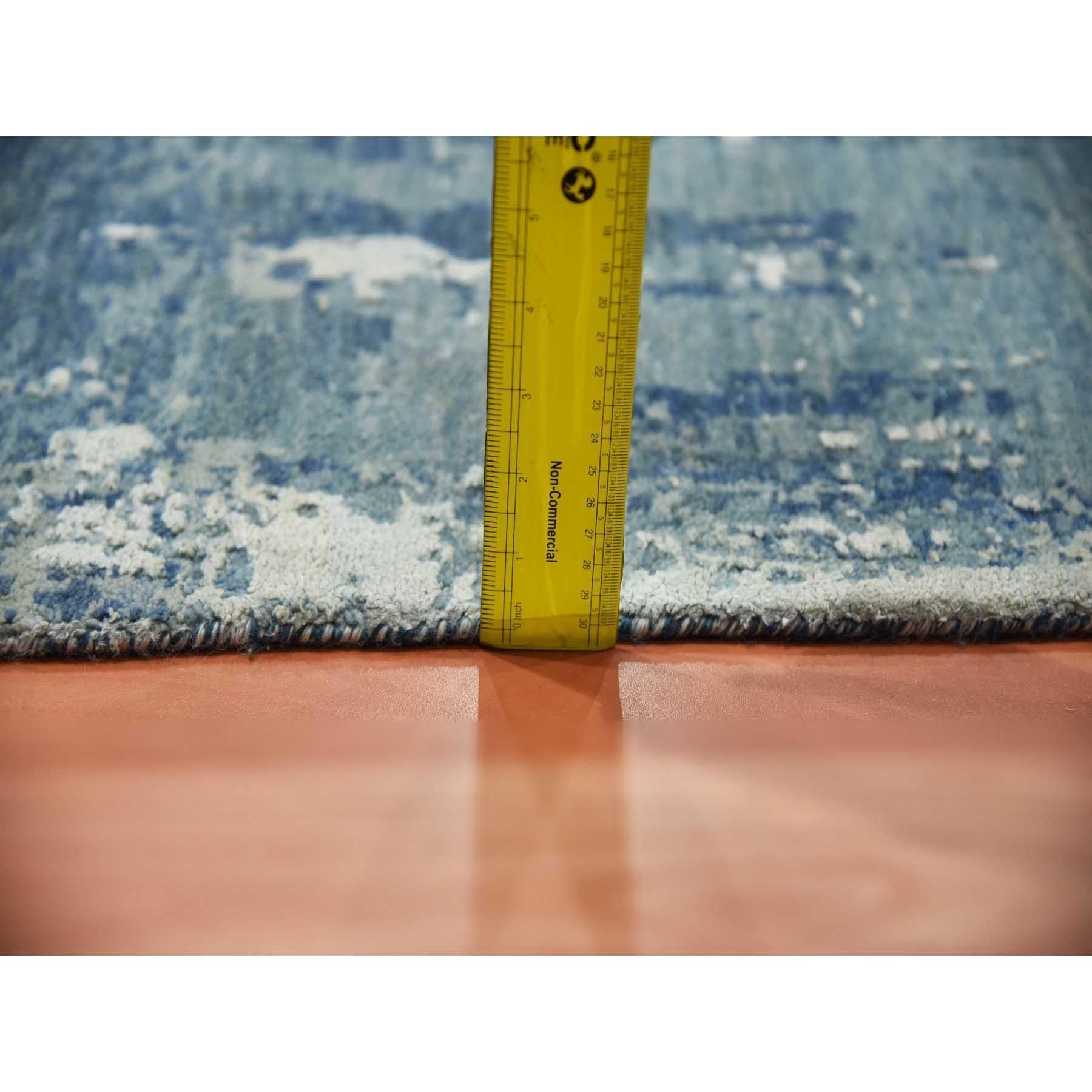Tappeto oversize in seta e lana annodato a mano con design astratto blu oceanico 12'2 