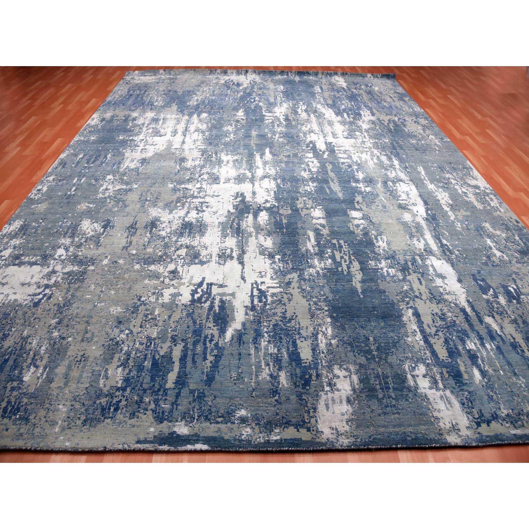 Moderno Tappeto oversize in seta e lana annodato a mano con design astratto blu oceanico 12'2 