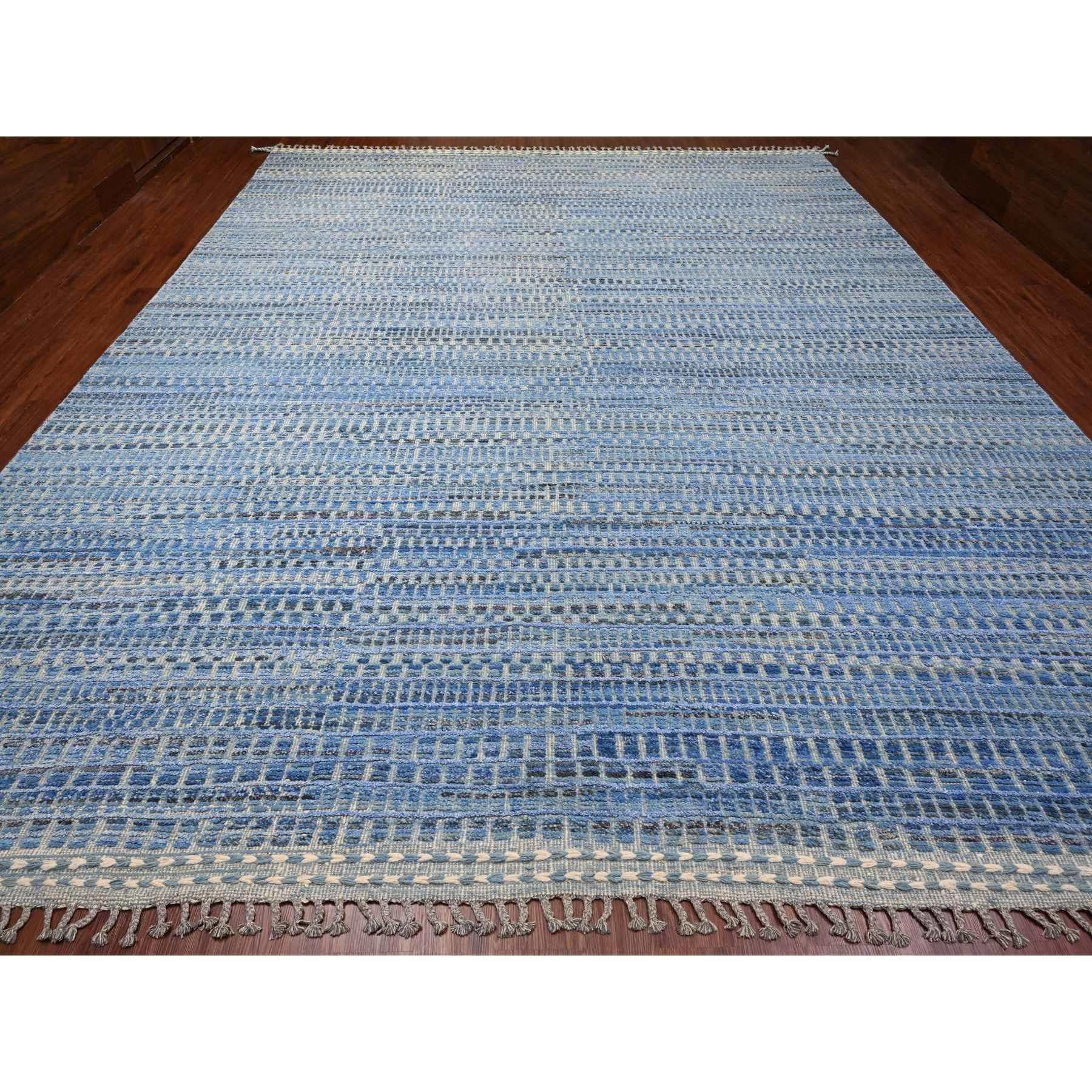 Blu imperiale, Trama marocchina, Disegno geometrico a blocchi intricato, Pile strutturato, 100% lana, Annodato a mano, Di grandi dimensioni, Tappeto orientale
Materiali primari: Lana
Lattice: No Pile 
altezza: 0,25 pollici
Stile: Tradizionale
Colore