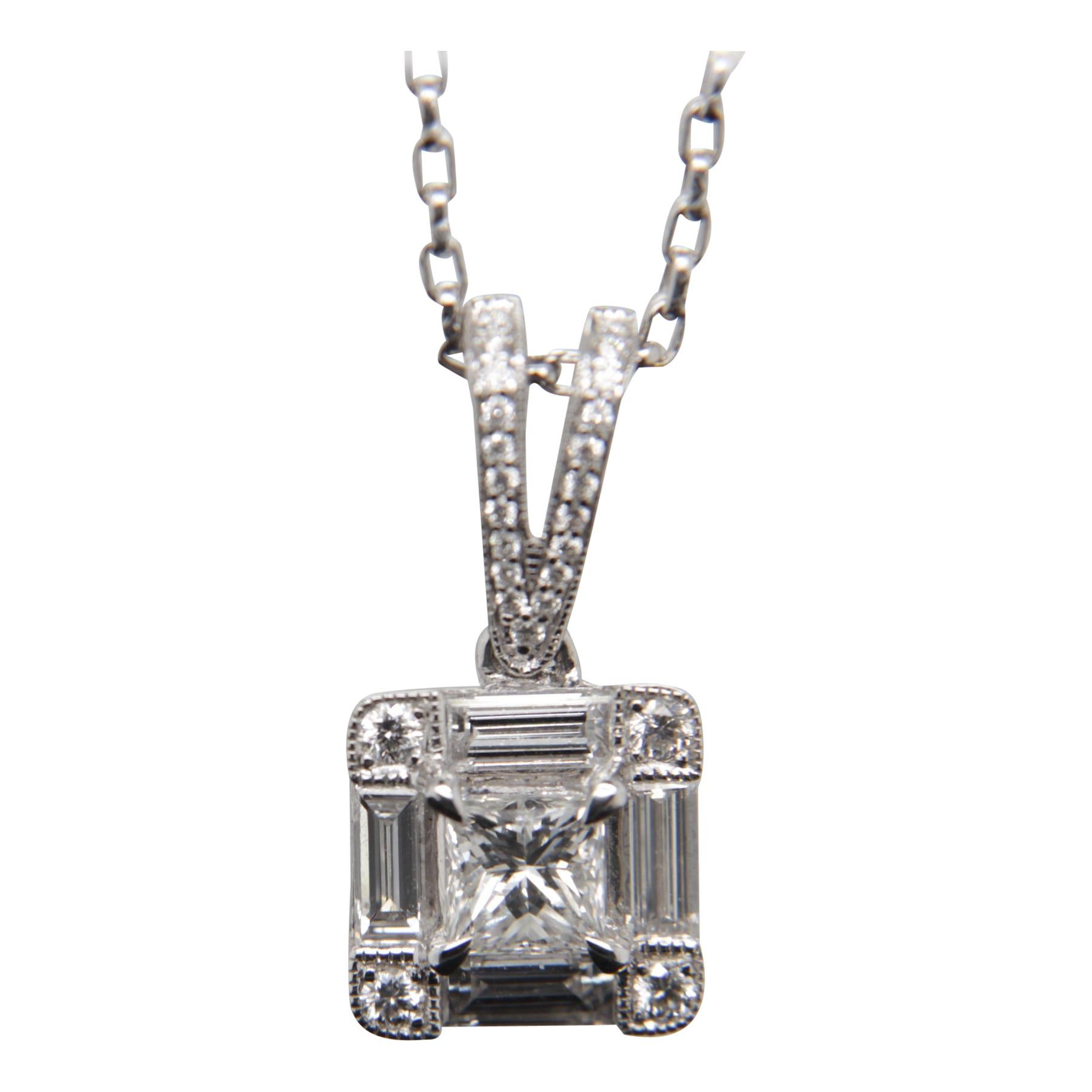 1.23 Carat Diamond Pendant in 18 Karat Gold For Sale