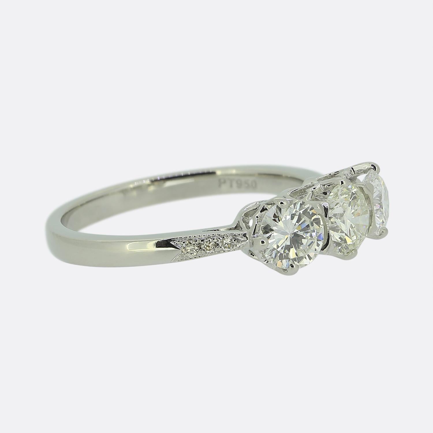 Taglio brillante Anello a tre pietre con diamante da 1.23 carati in vendita