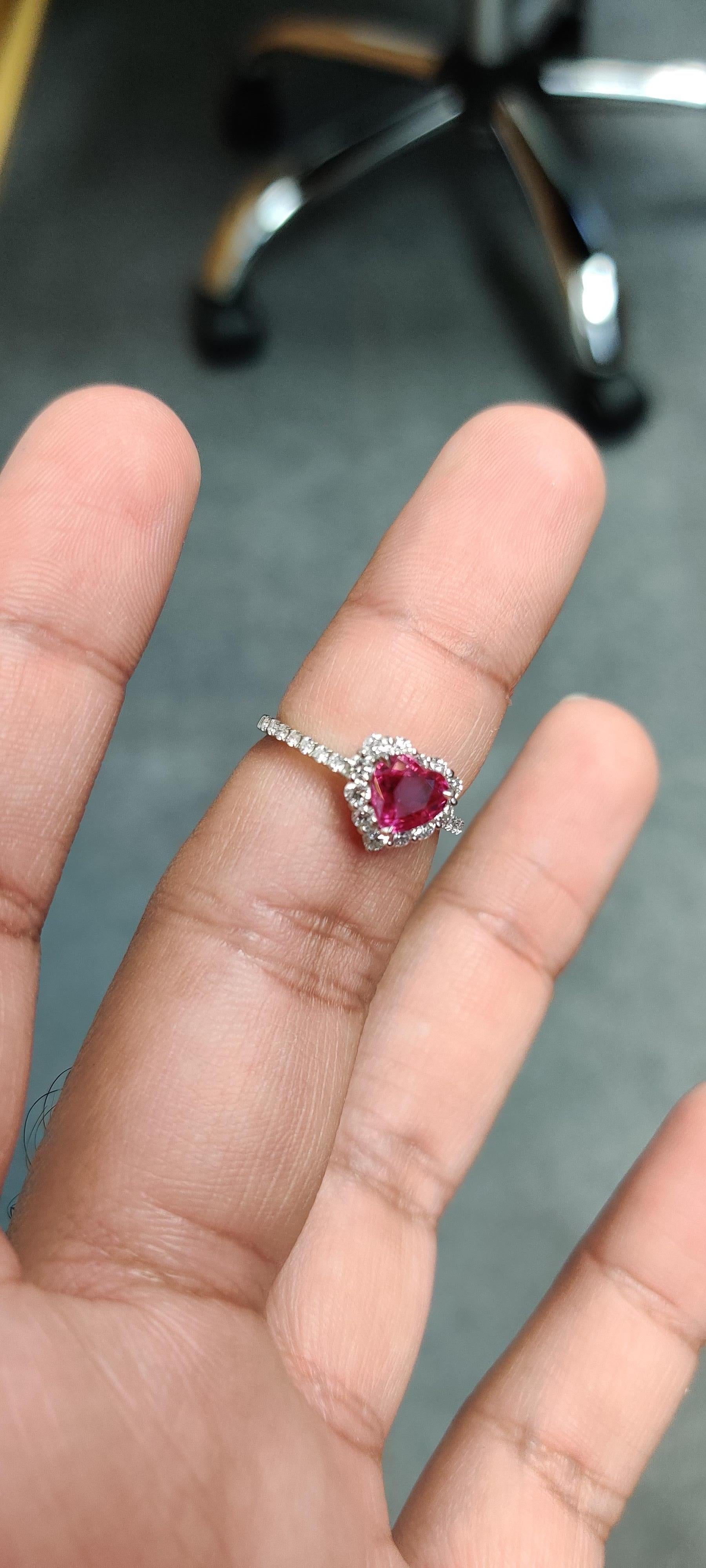 Art Deco 1.23 Carat Heart Shaped Ruby Ring in Platinum 900 For Sale