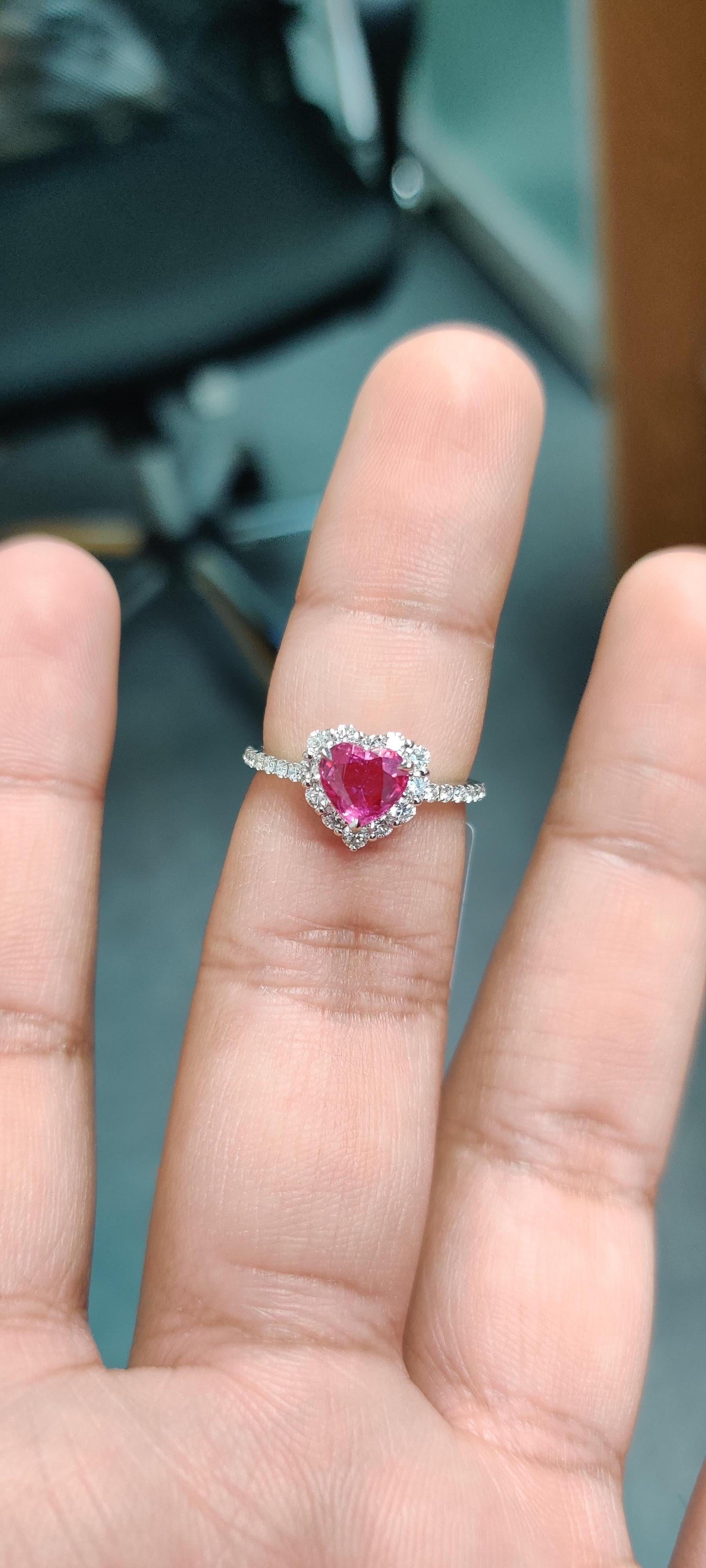 1.23 Carat Heart Shaped Ruby Ring in Platinum 900 In New Condition For Sale In Bangkok, TH