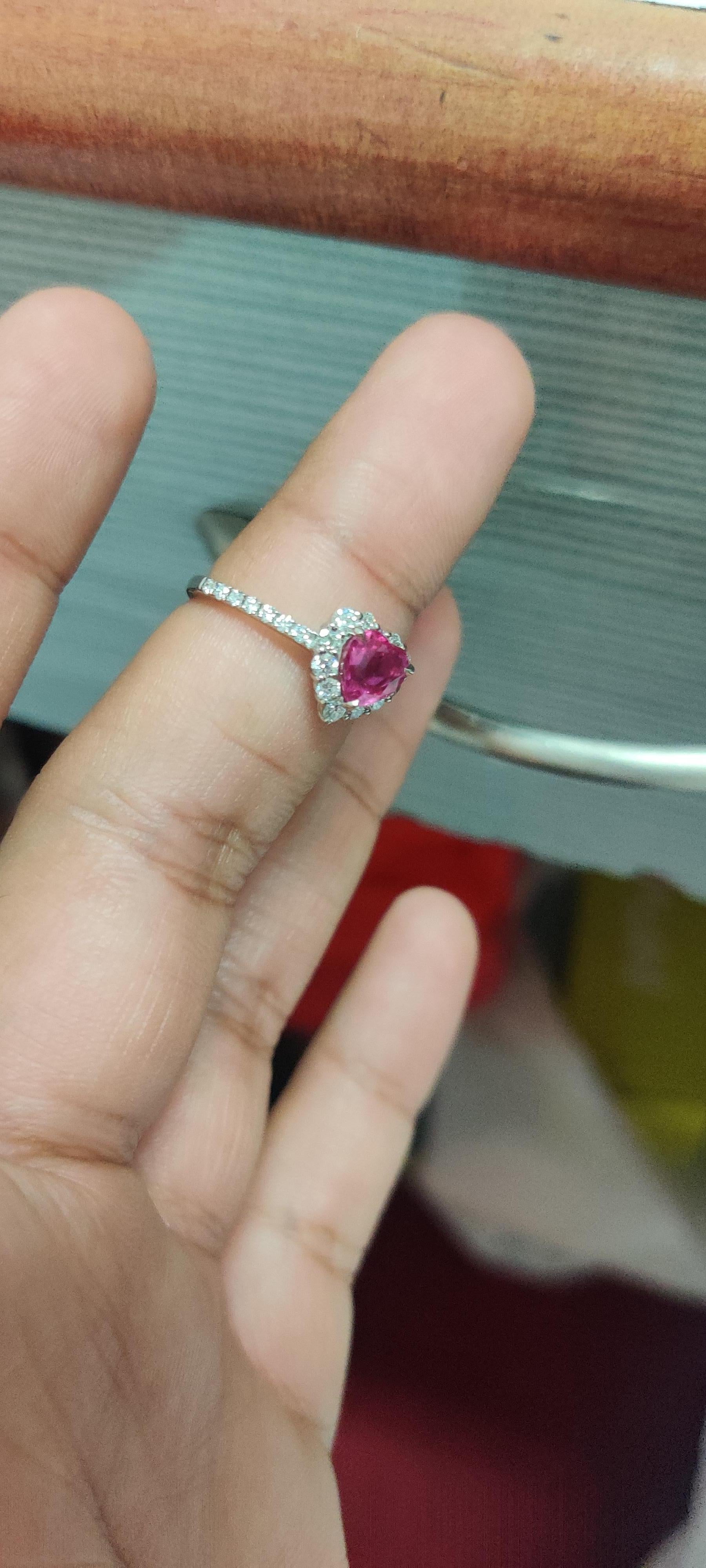 1.23 Carat Heart Shaped Ruby Ring in Platinum 900 For Sale 2