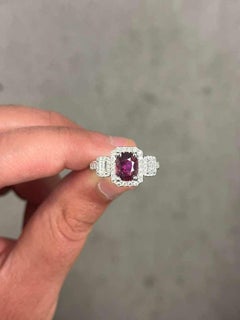 Anillo de rubí sin tratamiento térmico de 1,23 quilates y diamantes en oro blanco de 18k