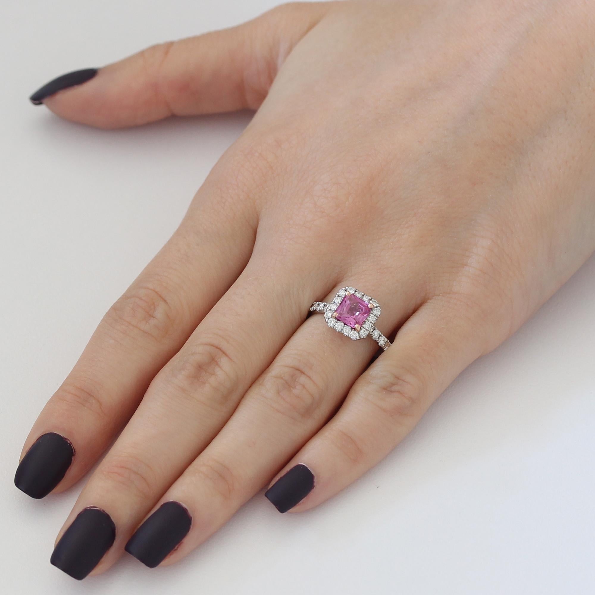 1.23 Carat Pink Sapphire and Diamond Cocktail Ring Set in 18 Karat In New Condition For Sale In New York, NY