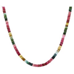Collar de cuentas de turmalina arco iris de 123 quilates