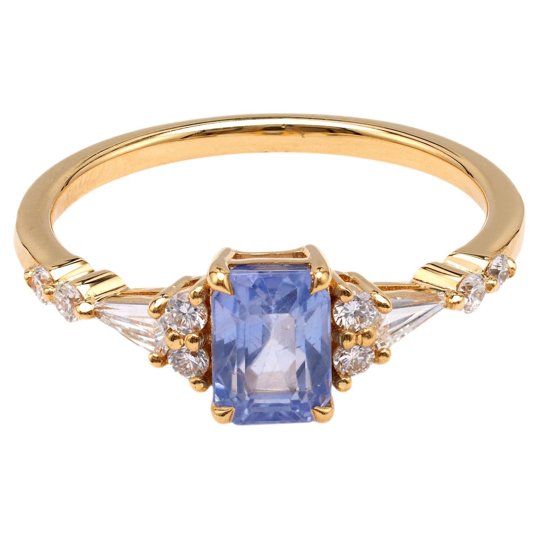 1.23 Carat Sapphire and Diamond 18k Yellow Gold Ring For Sale