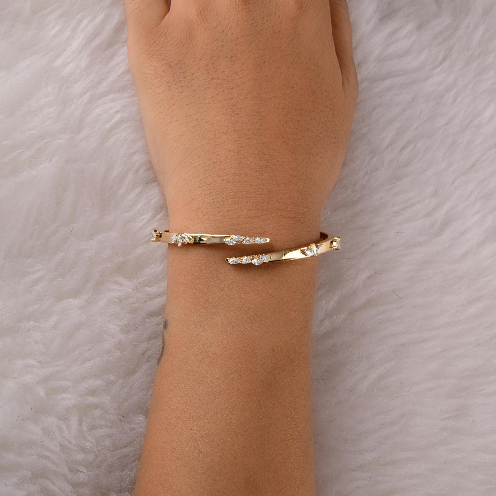 Taille Marquise 1.23 Carat SI/H Marquise Diamond Wrap Bangle Bracelet 18k Yellow Gold Jewelry en vente