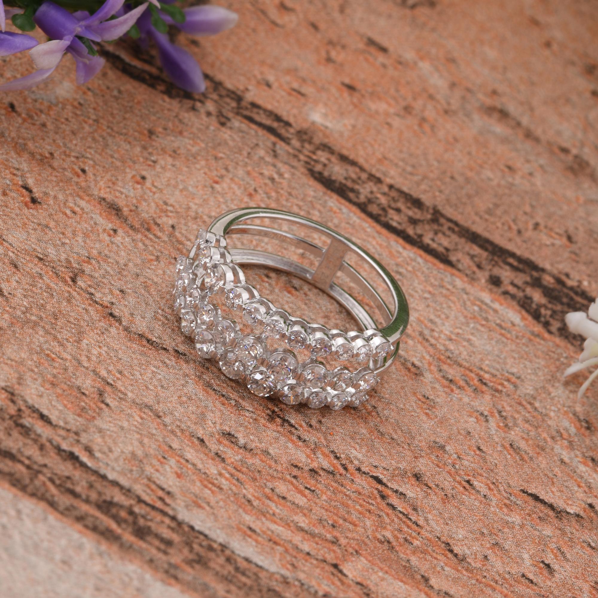 Anillo de diamantes talla brillante redonda SI/H de 1,23 quilates Joyas de oro blanco de 18 quilates en Nuevo estado para la venta en Diera, Dubai