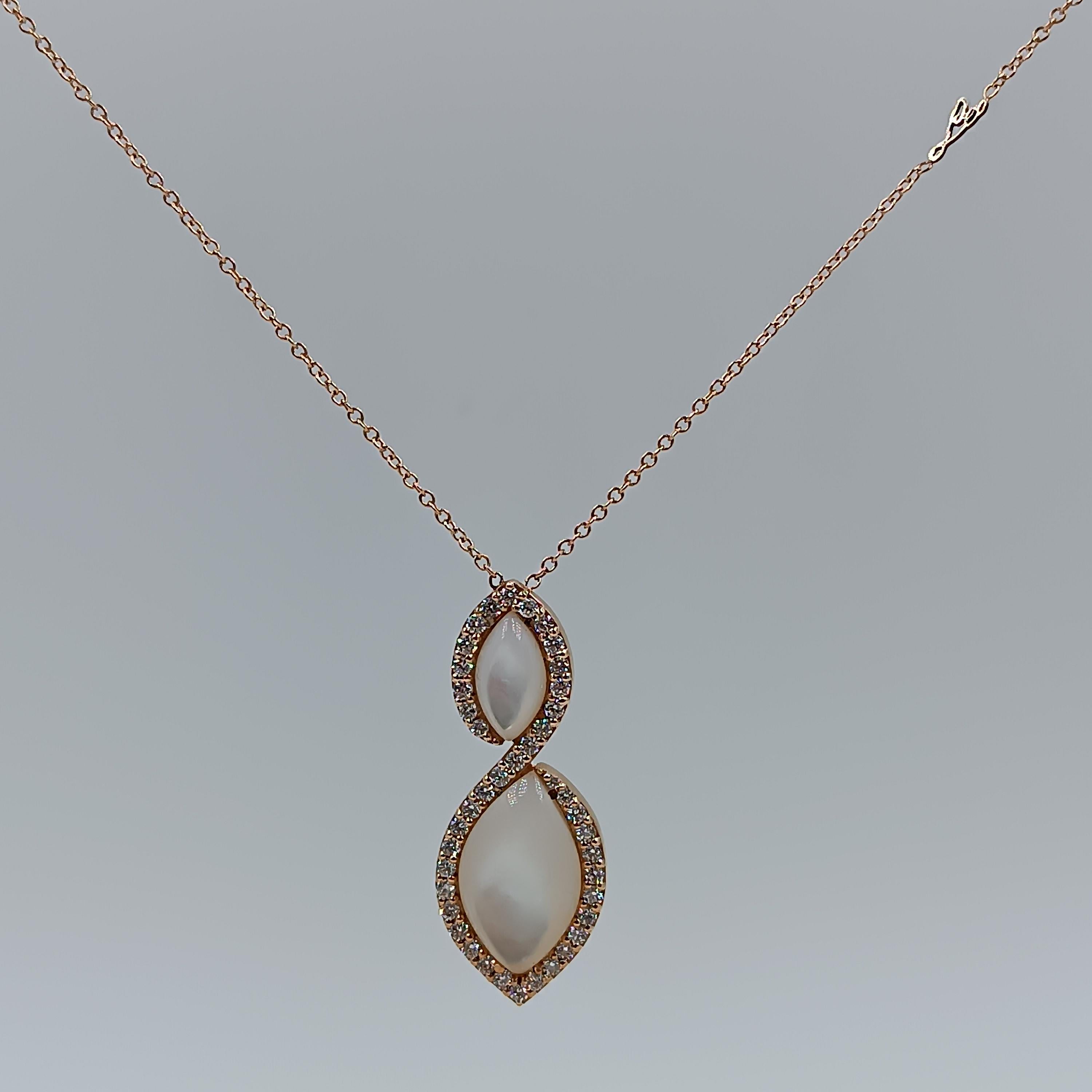 This wonderful Leo Milano pendant from our Pagano collection shows in every detail a very complicate yet perfectly done workmanship. The pendant and the chain are in 18 carat rose gold with a mother of pearl . The object weights 12.67 grams the