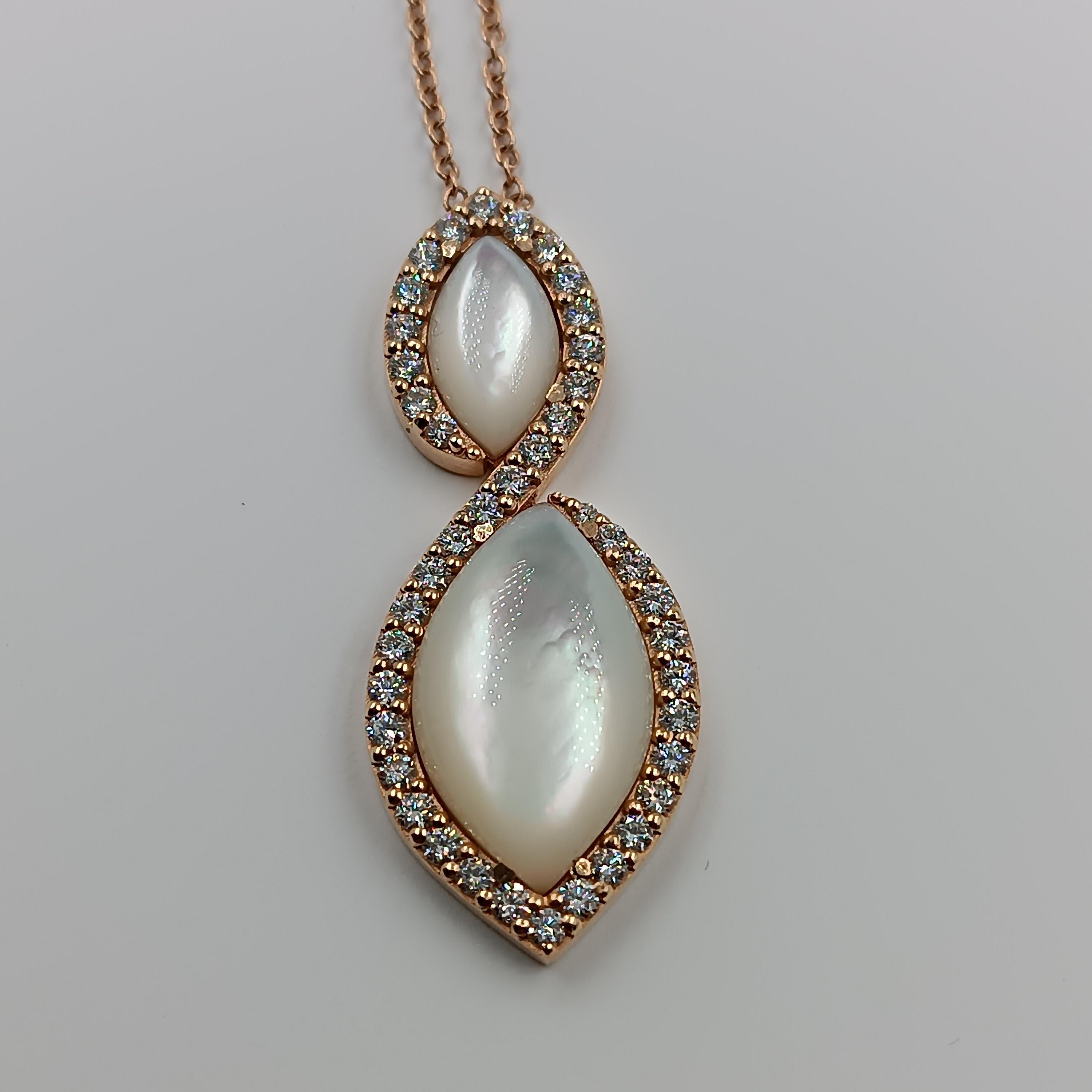 Contemporary 1.23 Carat Vs G Diamonds on 18 Carat Rose Gold with Mother of Pearl Pendant For Sale