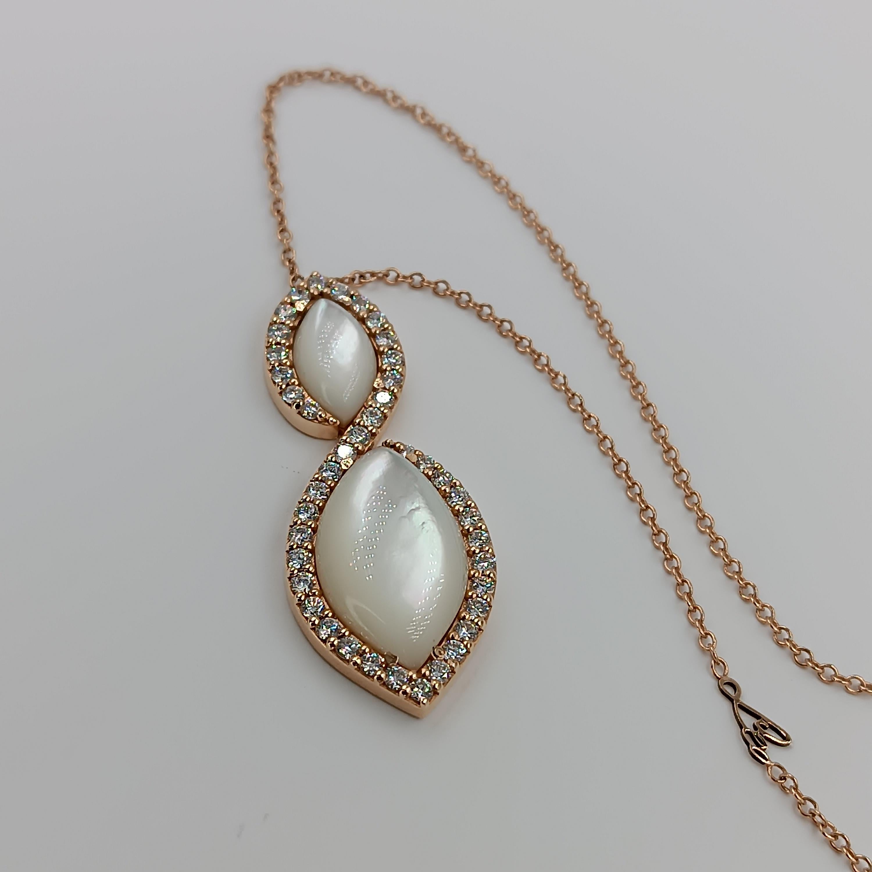 1.23 Carat Vs G Diamonds on 18 Carat Rose Gold with Mother of Pearl Pendant For Sale 3