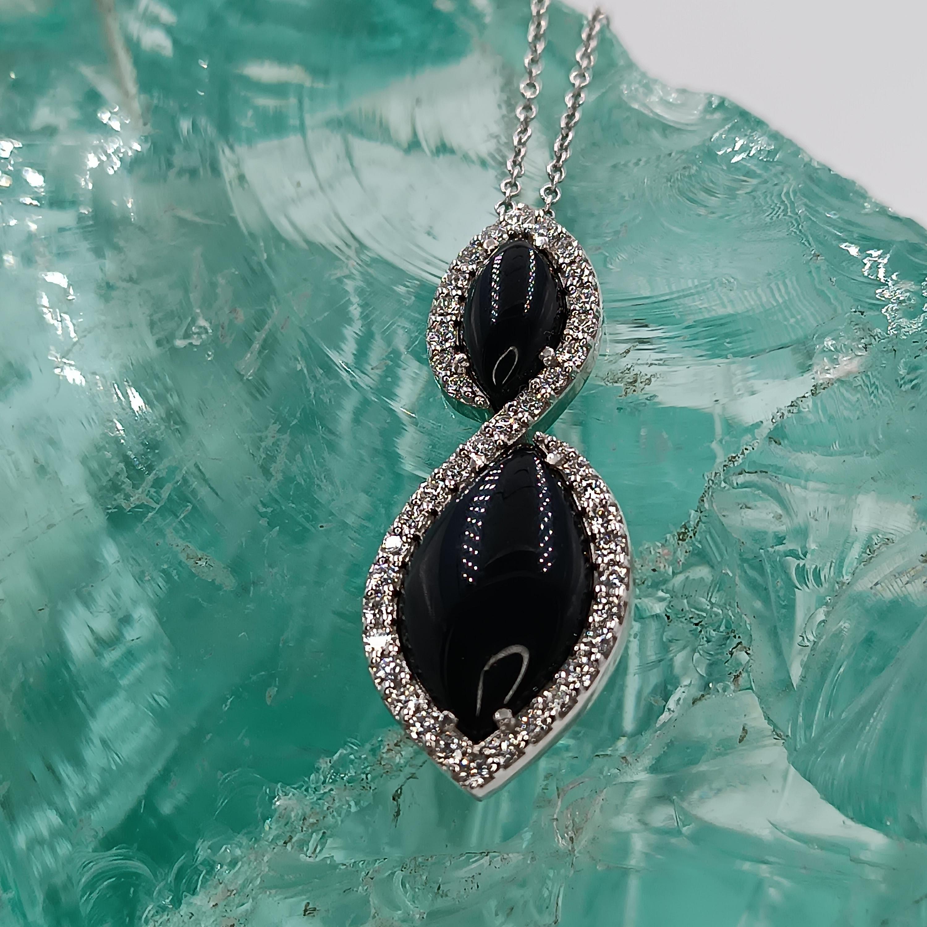 Contemporary 1.23 Carat VS G Diamonds on 18 Carat White Gold and Onyx Pendant For Sale