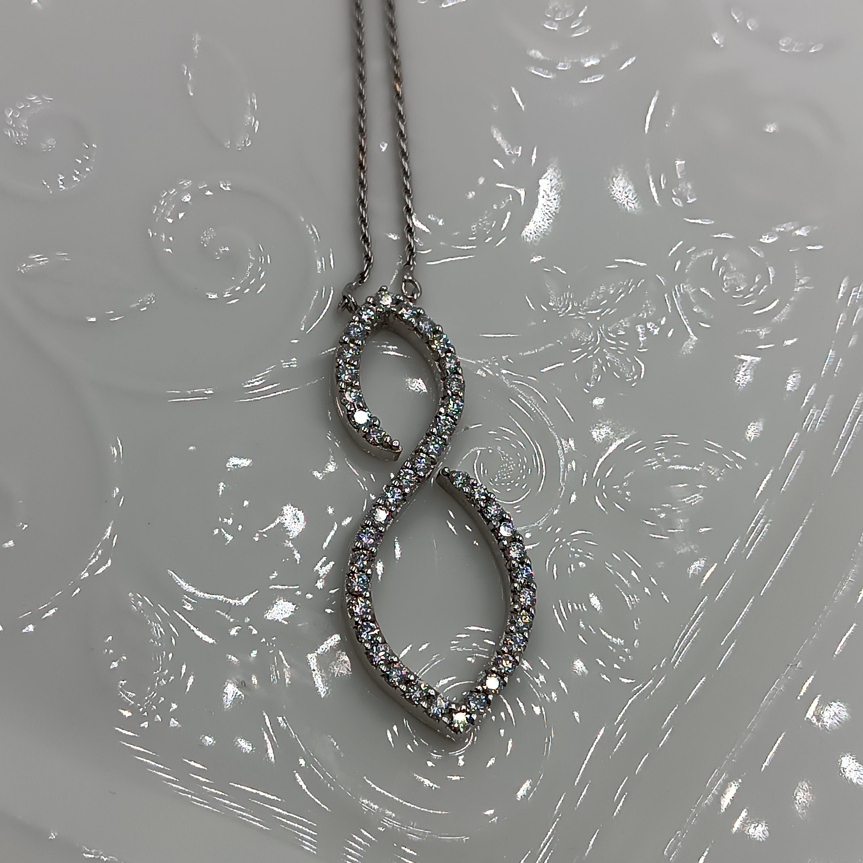 1.23 Carat Vs G Diamonds on 18 Carat White Gold Pendant the Object Weighs 10.29 In New Condition For Sale In Milano, MI