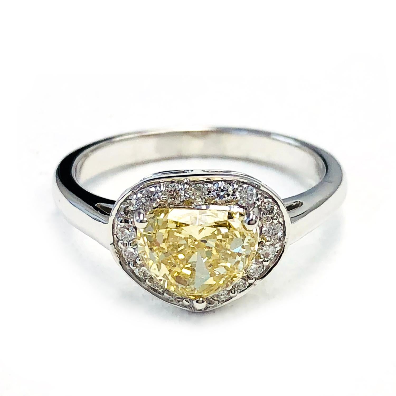 Contemporary 1.23 Carat Yellow Diamond and Diamond 18 Karat White Gold Cocktail Ring