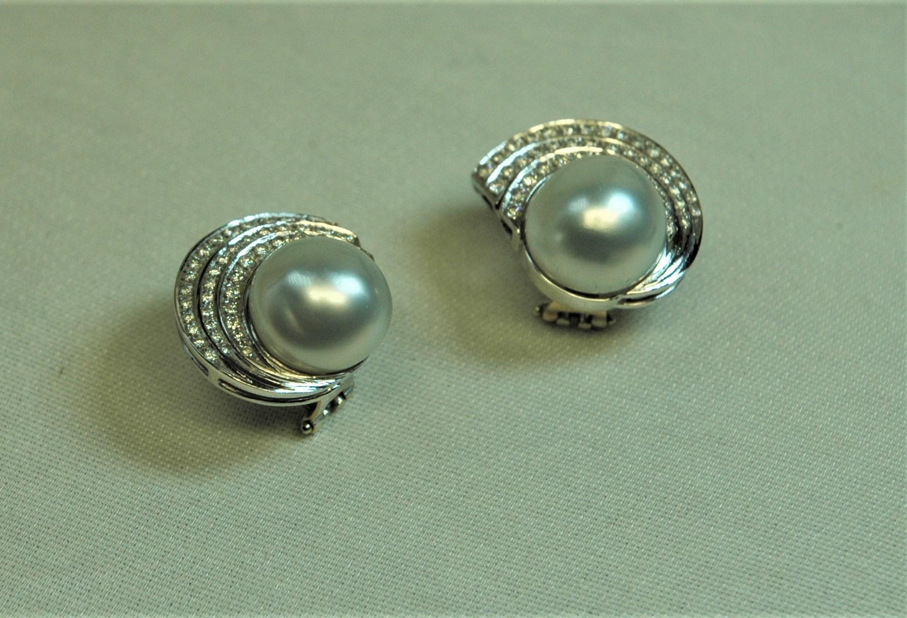 Brilliant Cut 1.23 Carats Diamonds, Australian Pearls, White Gold Stud Earrings For Sale