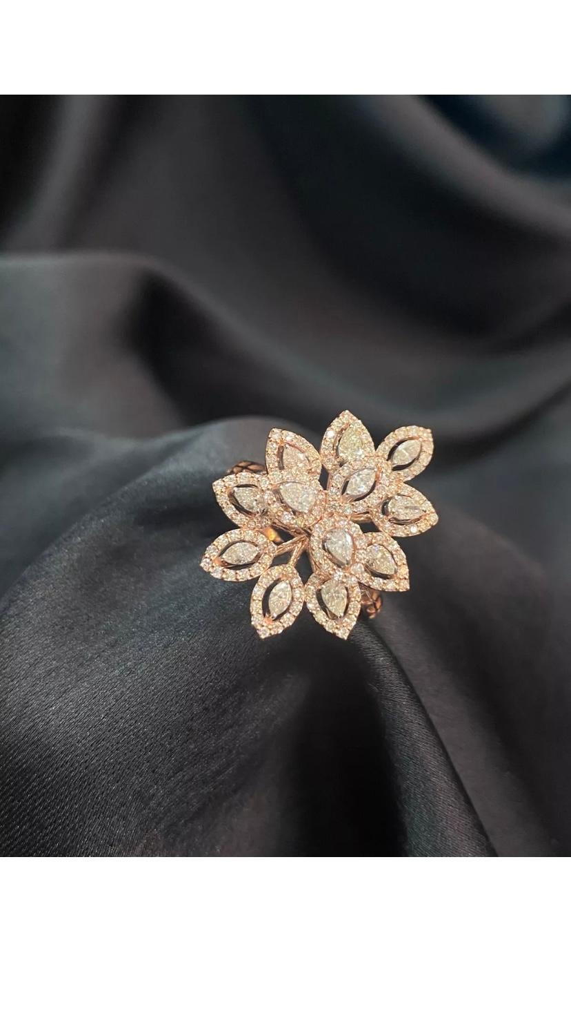 1,23 Carati  Anello con diamanti naturali e fiori d'oro rosé in vendita 5