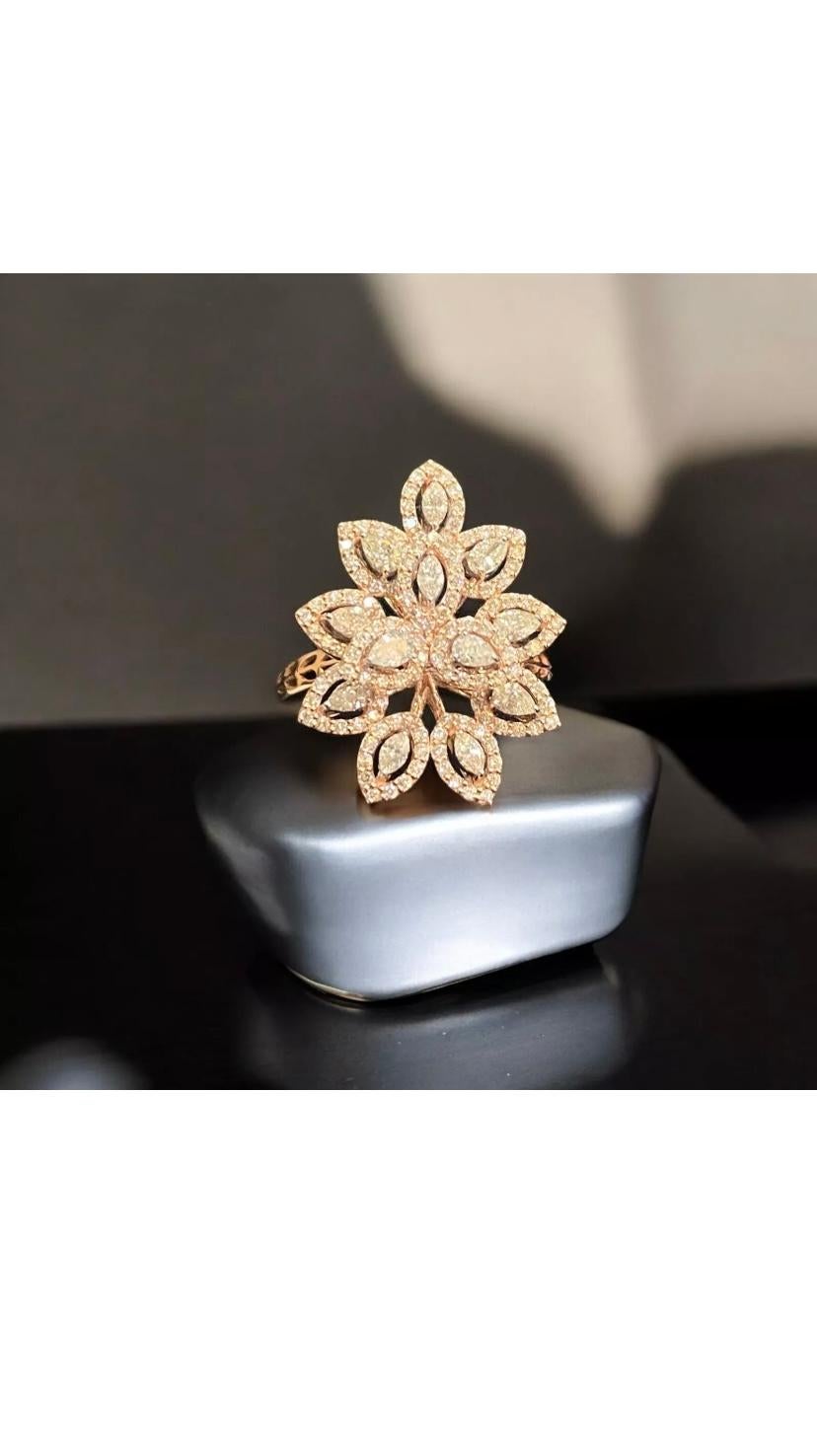 Taglio misto 1,23 Carati  Anello con diamanti naturali e fiori d'oro rosé in vendita