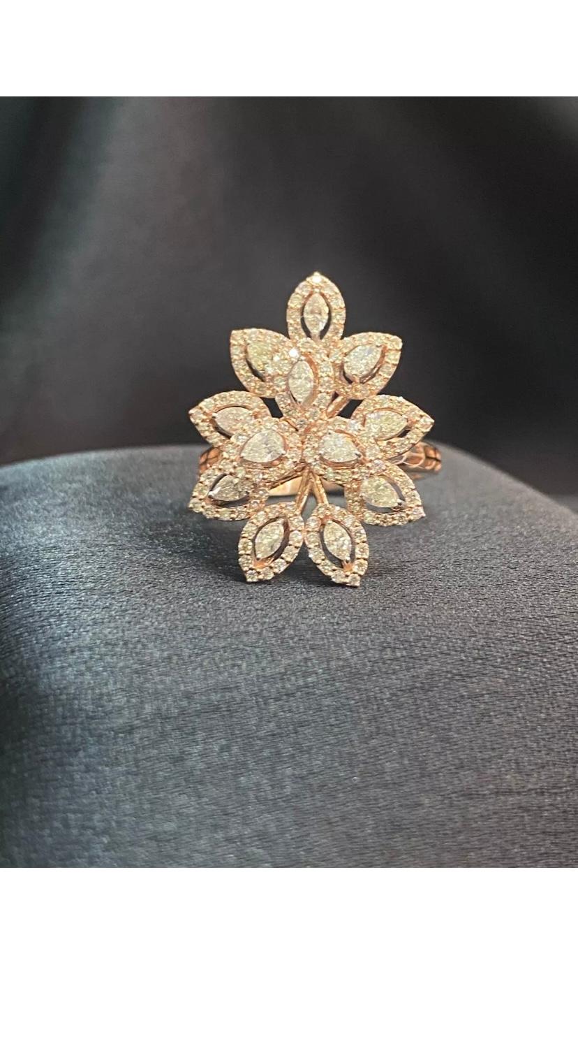 1,23 Carati  Anello con diamanti naturali e fiori d'oro rosé in vendita 4