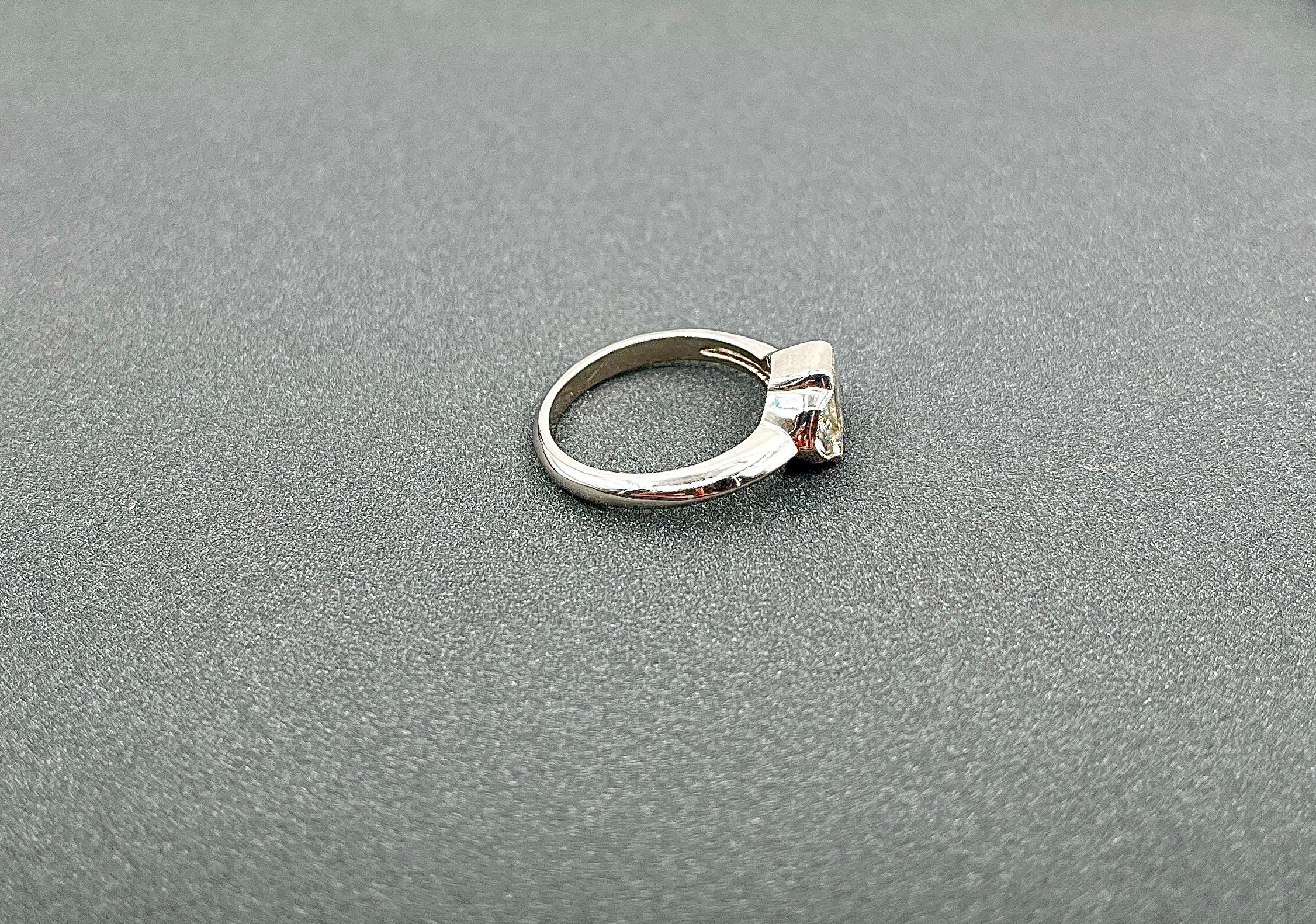 1.73 ct GIA Certified Emerald Cut Diamond Ring For Sale 1