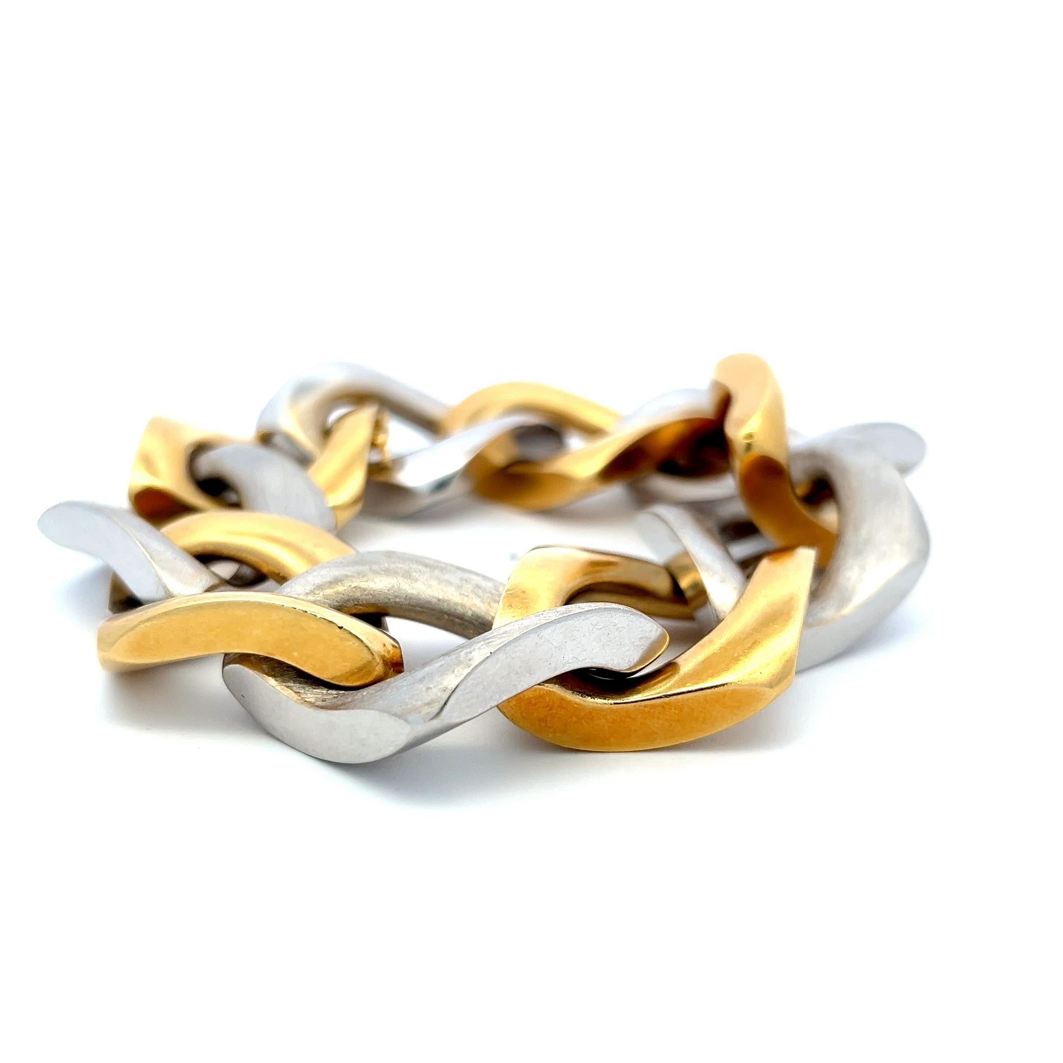 Title:
18 Karat Two Tone Gold Link Bracelet
Style:
Link
Metal:
18 Karat Two Tone Gold
Dimension:
8.5*1.17*0.25IN
Weight:
123 Grams
Condition:
Vintage And Estate
Product ID:
5J1328
Note:
Please note that all the non-GIA Gemstones' Weight, Color, Cut,